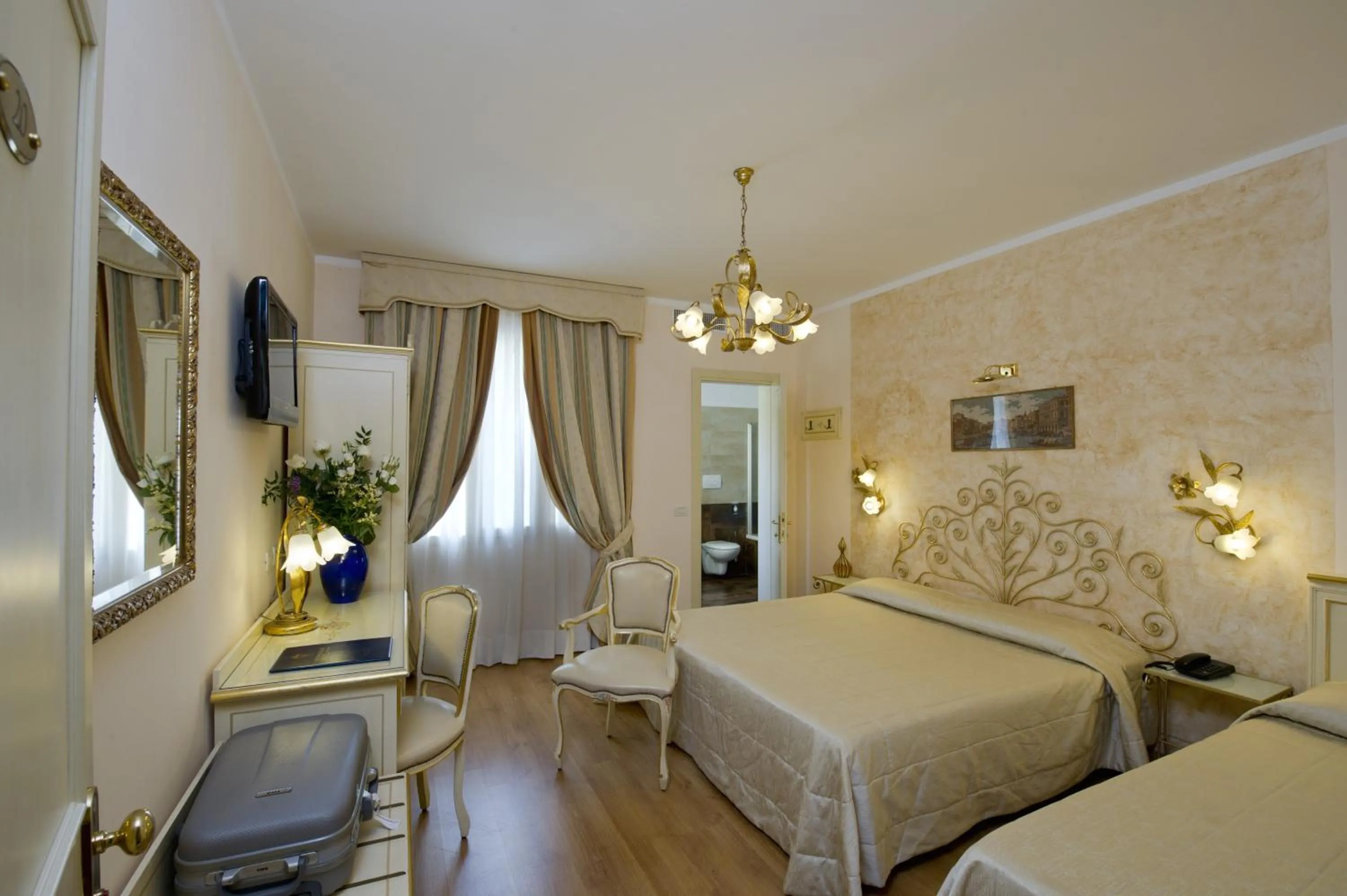 Bedroom, Bed in Viktoria Palace Hotel