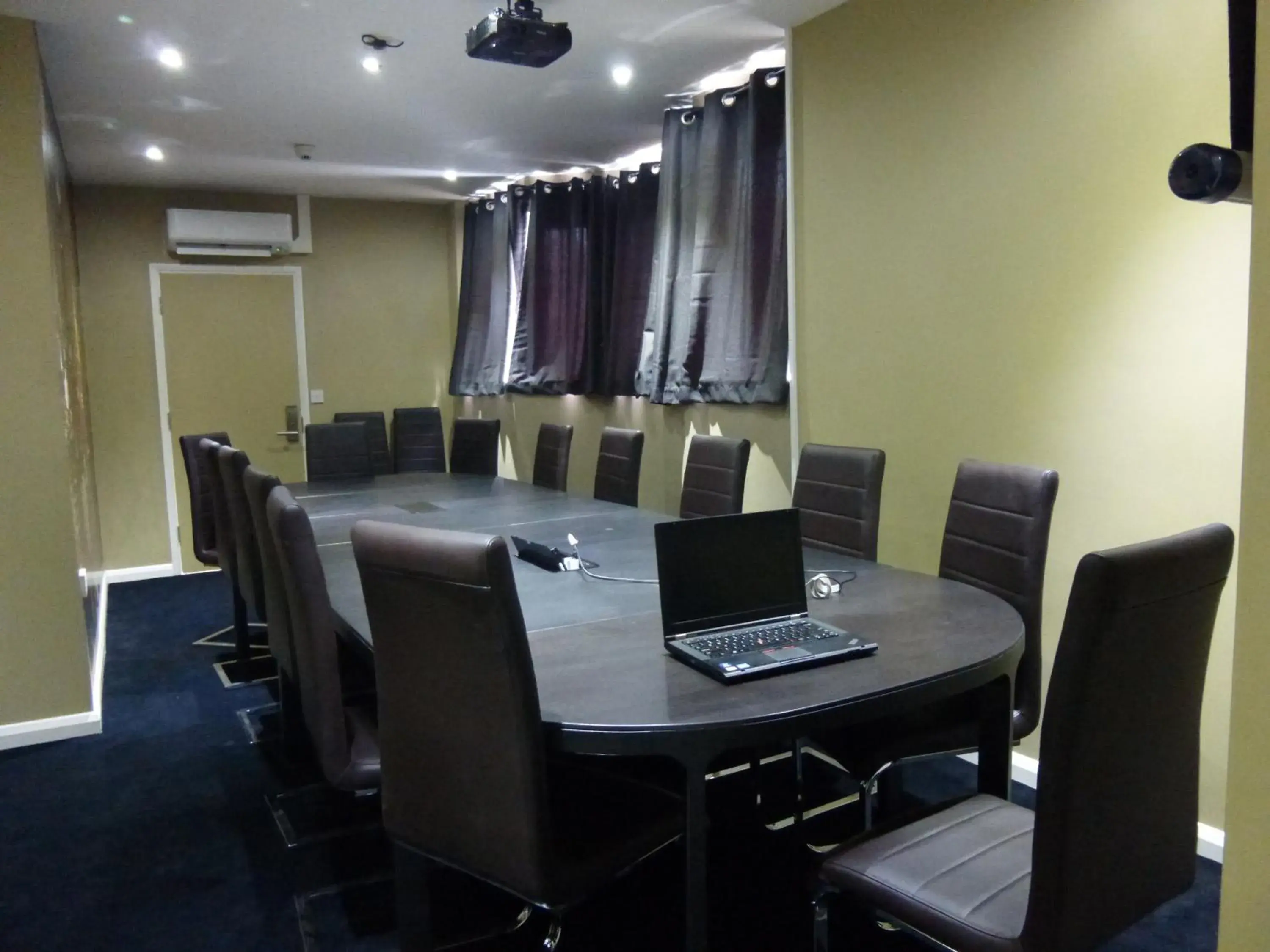 Business facilities in Dreams Hotel