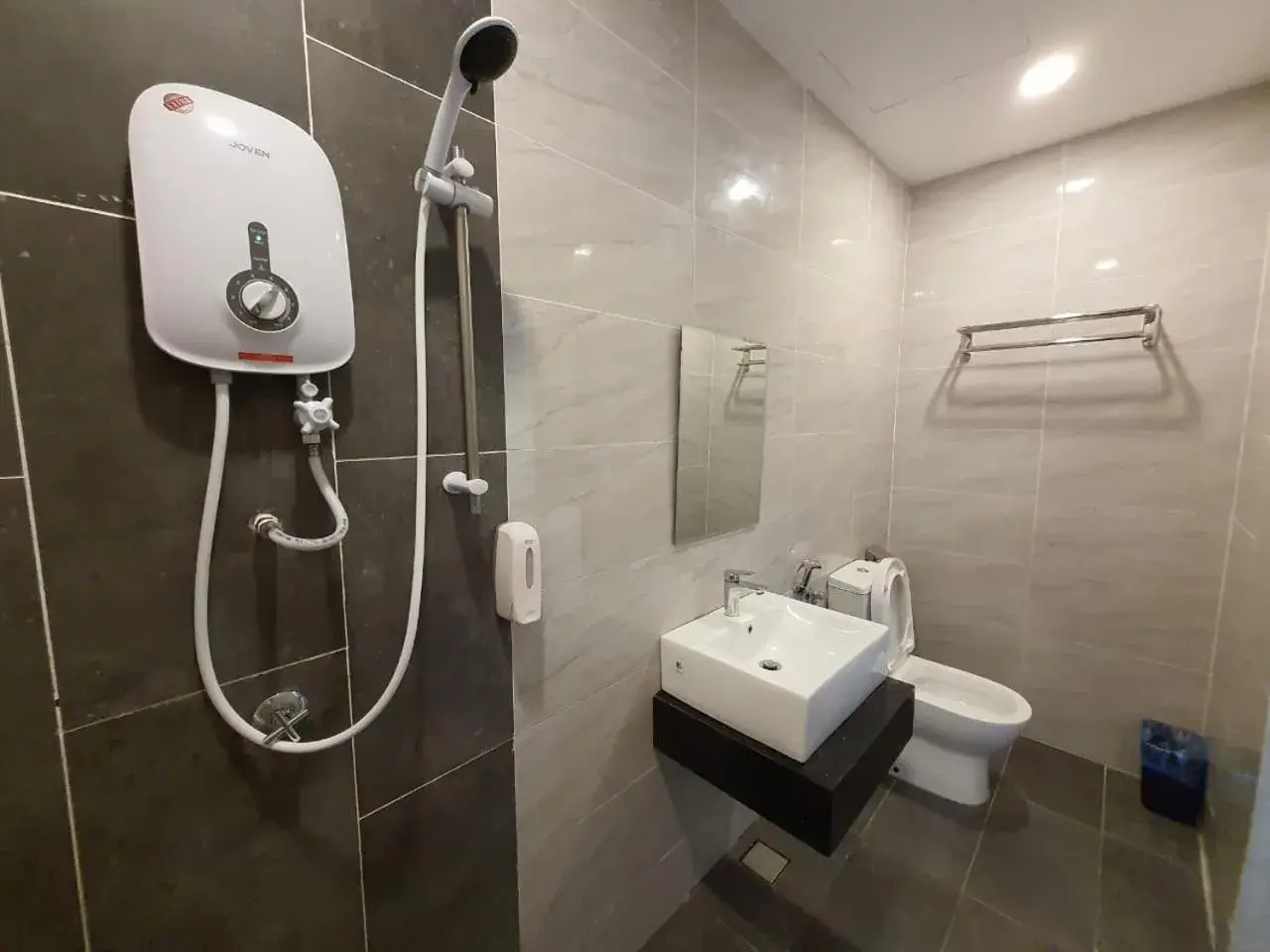 Shower, Bathroom in Hotel Golden View Nilai