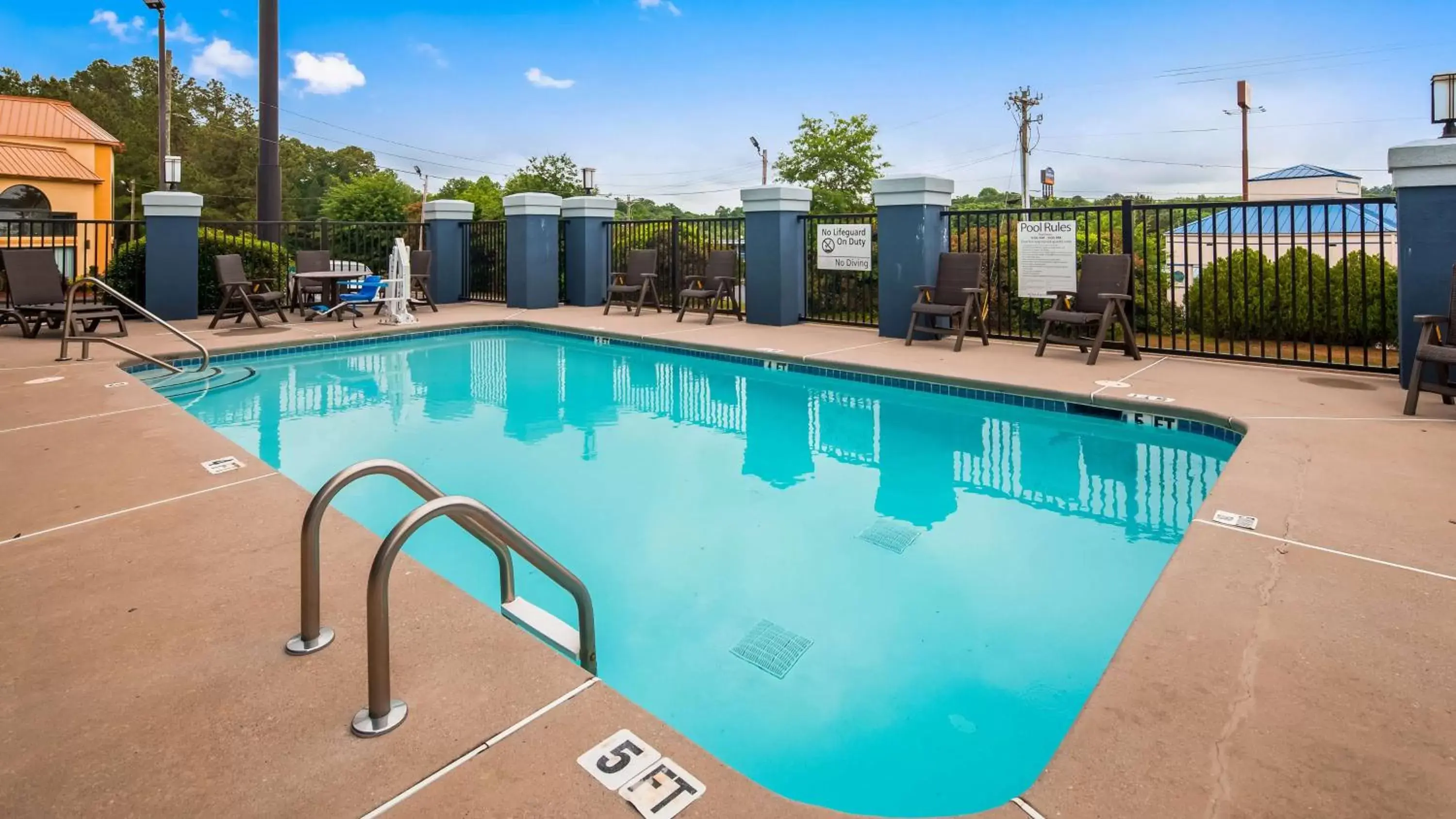 On site, Swimming Pool in Best Western Commerce Inn