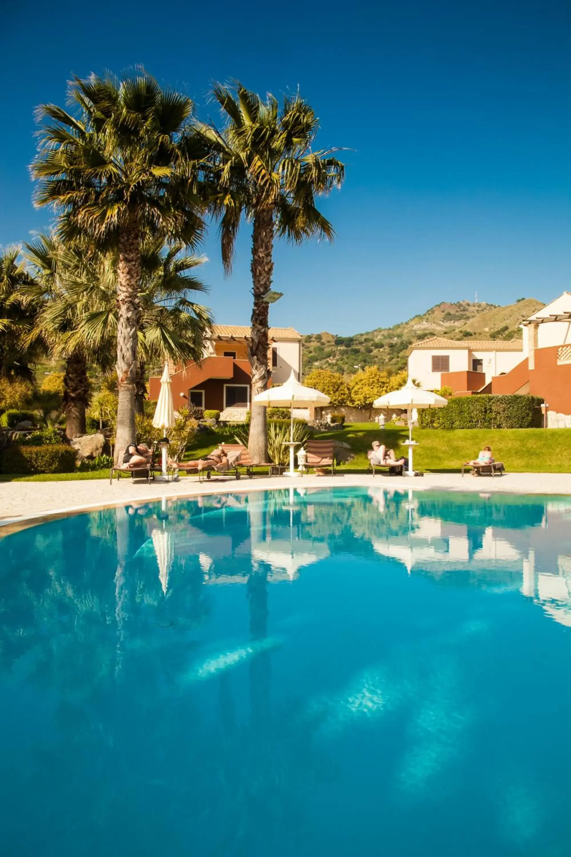 Swimming Pool in Alcantara Resort di Charme