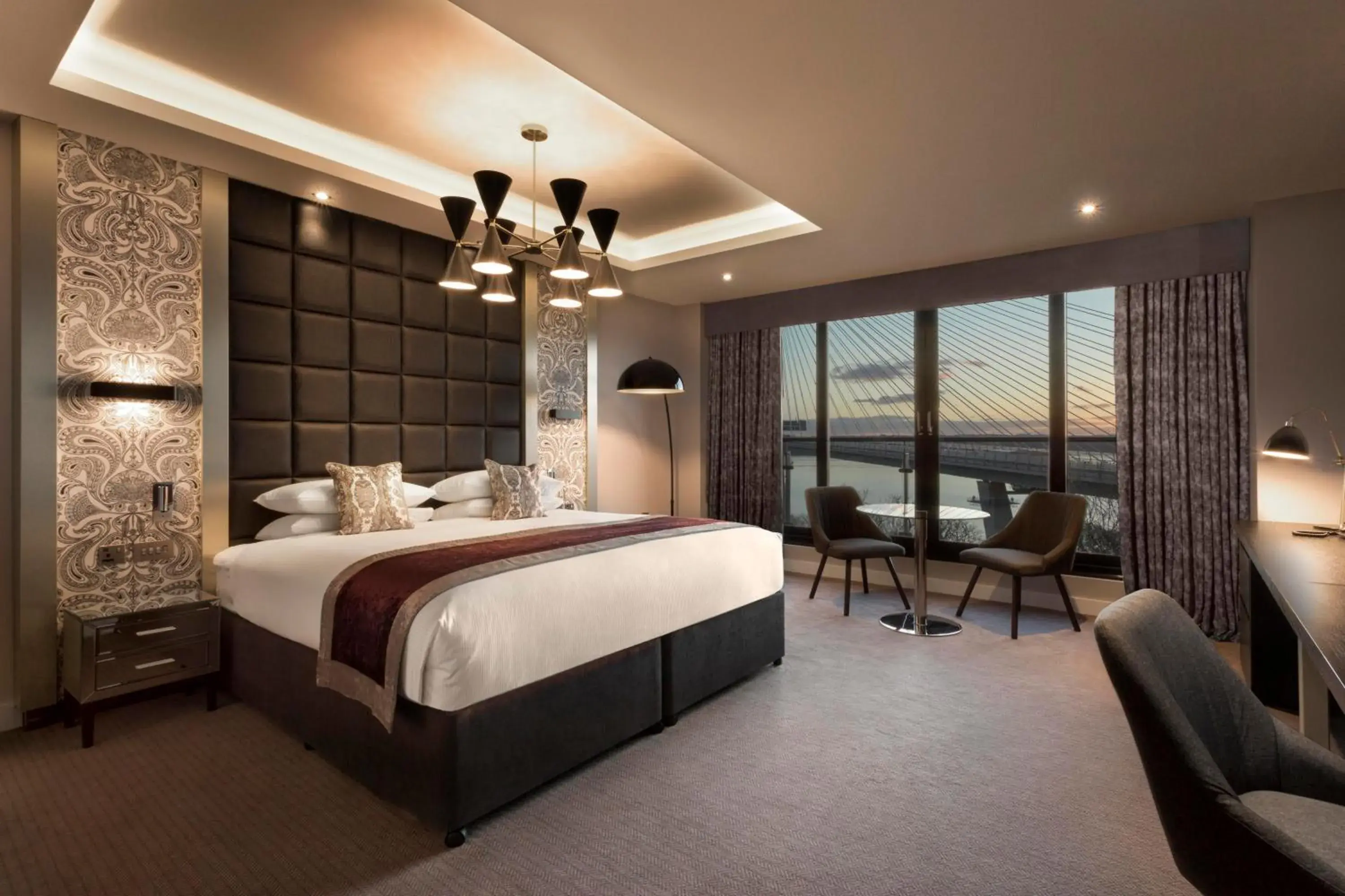 Bedroom in DoubleTree by Hilton Edinburgh - Queensferry Crossing