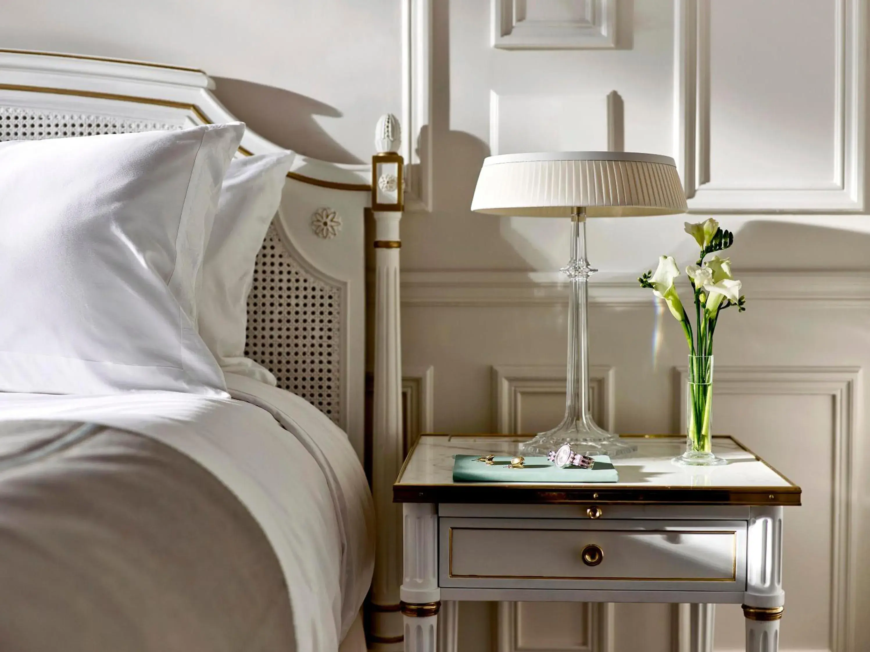 Bedroom, Bathroom in Le Meurice - Dorchester Collection