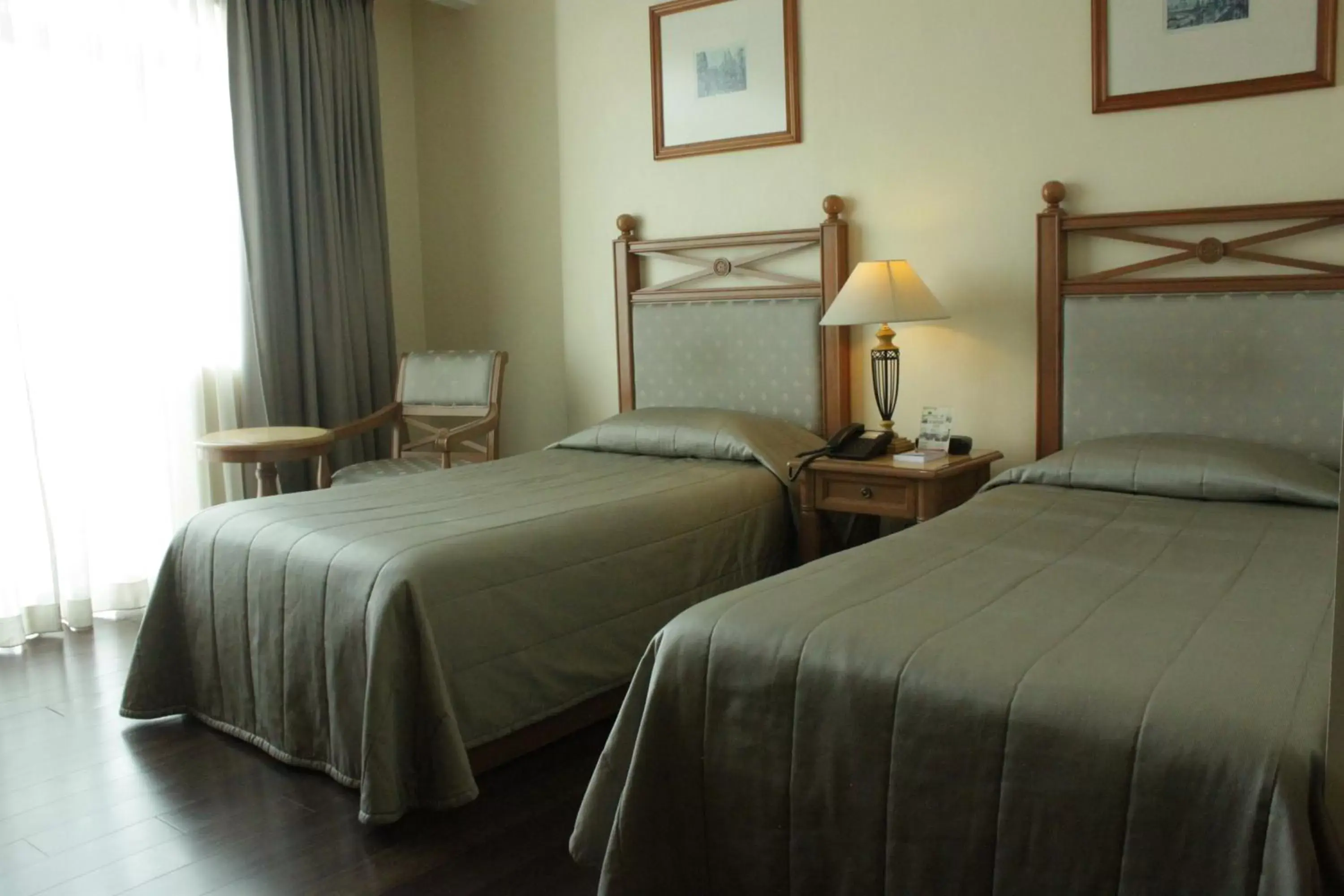 Bed in The Grand Dame Hotel Bed in The Grand Dame Hotel