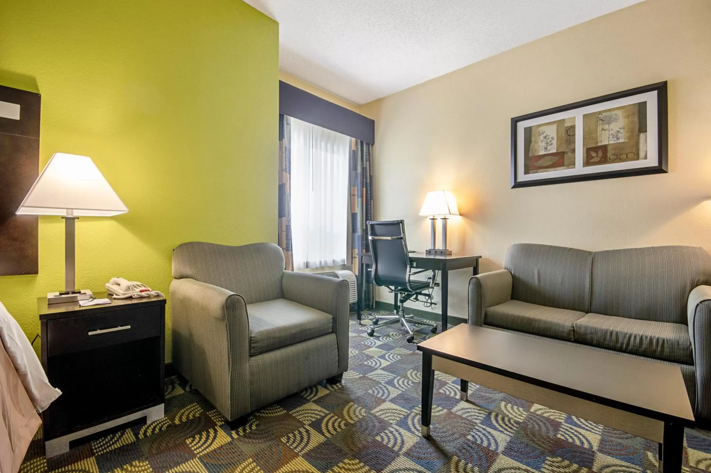 Seating Area in Quality Inn & Suites Glenmont - Albany South