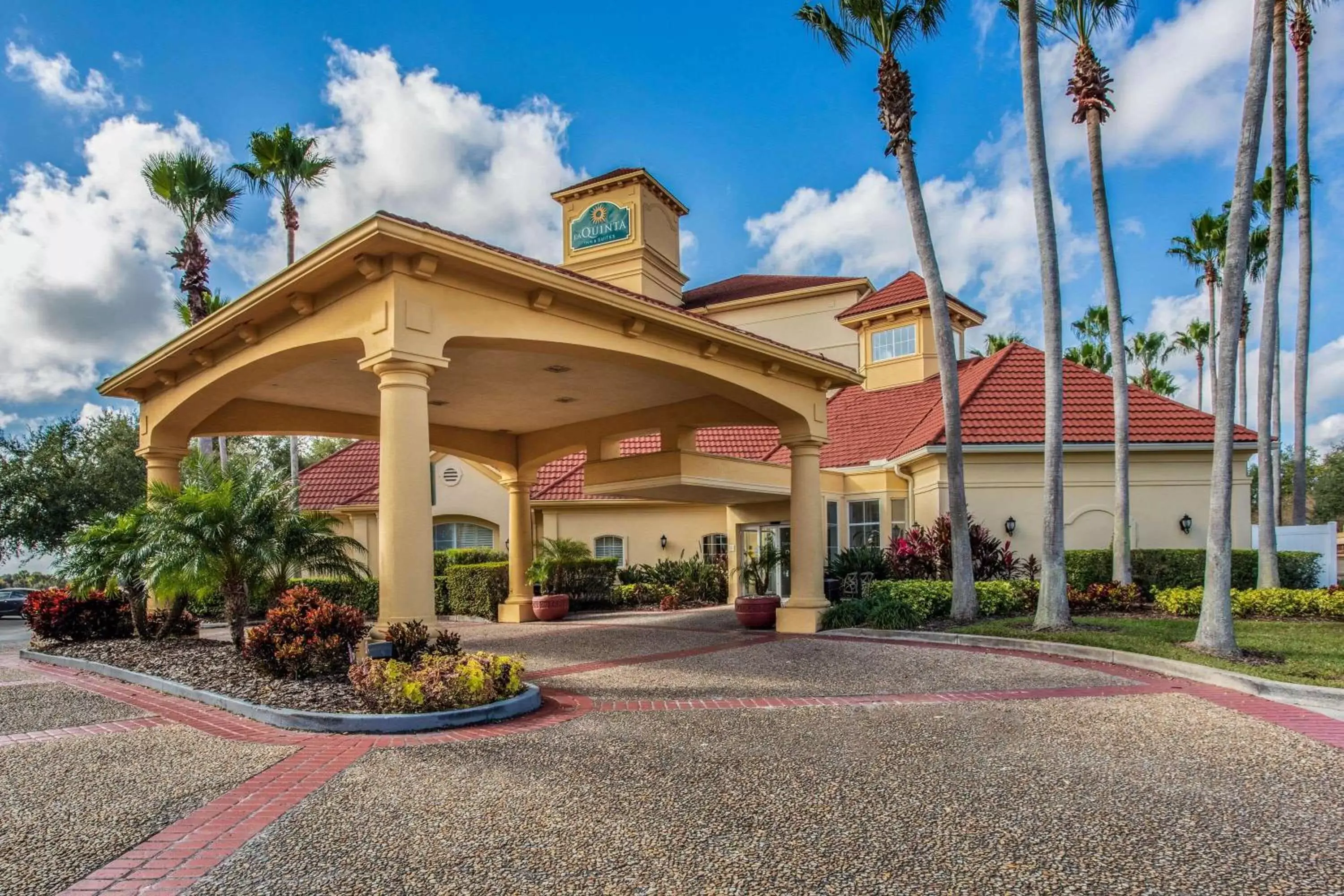 Property Building in La Quinta by Wyndham Orlando Airport North