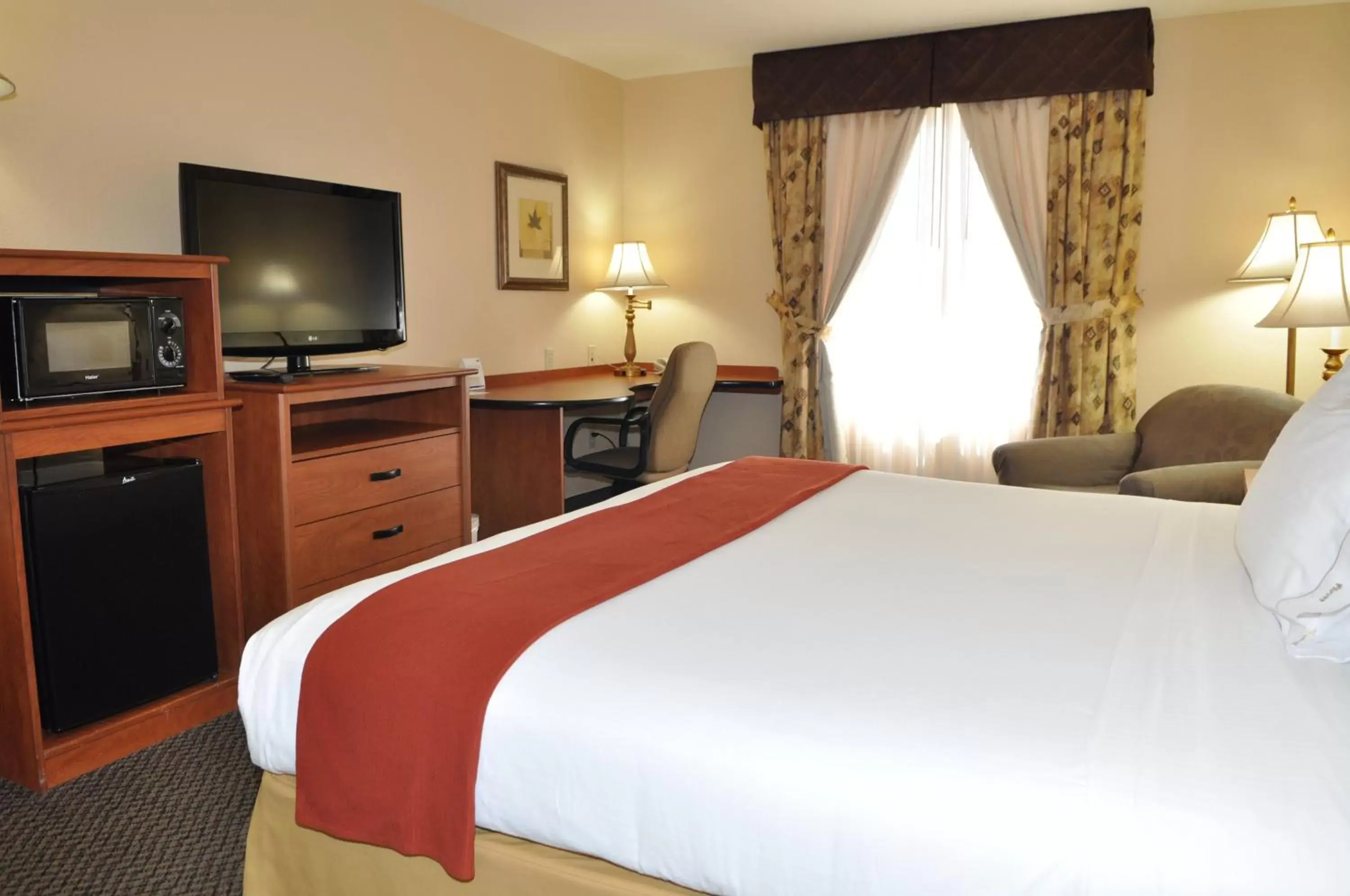 Photo of the whole room, Bed in Holiday Inn Express Las Vegas-Nellis, an IHG Hotel