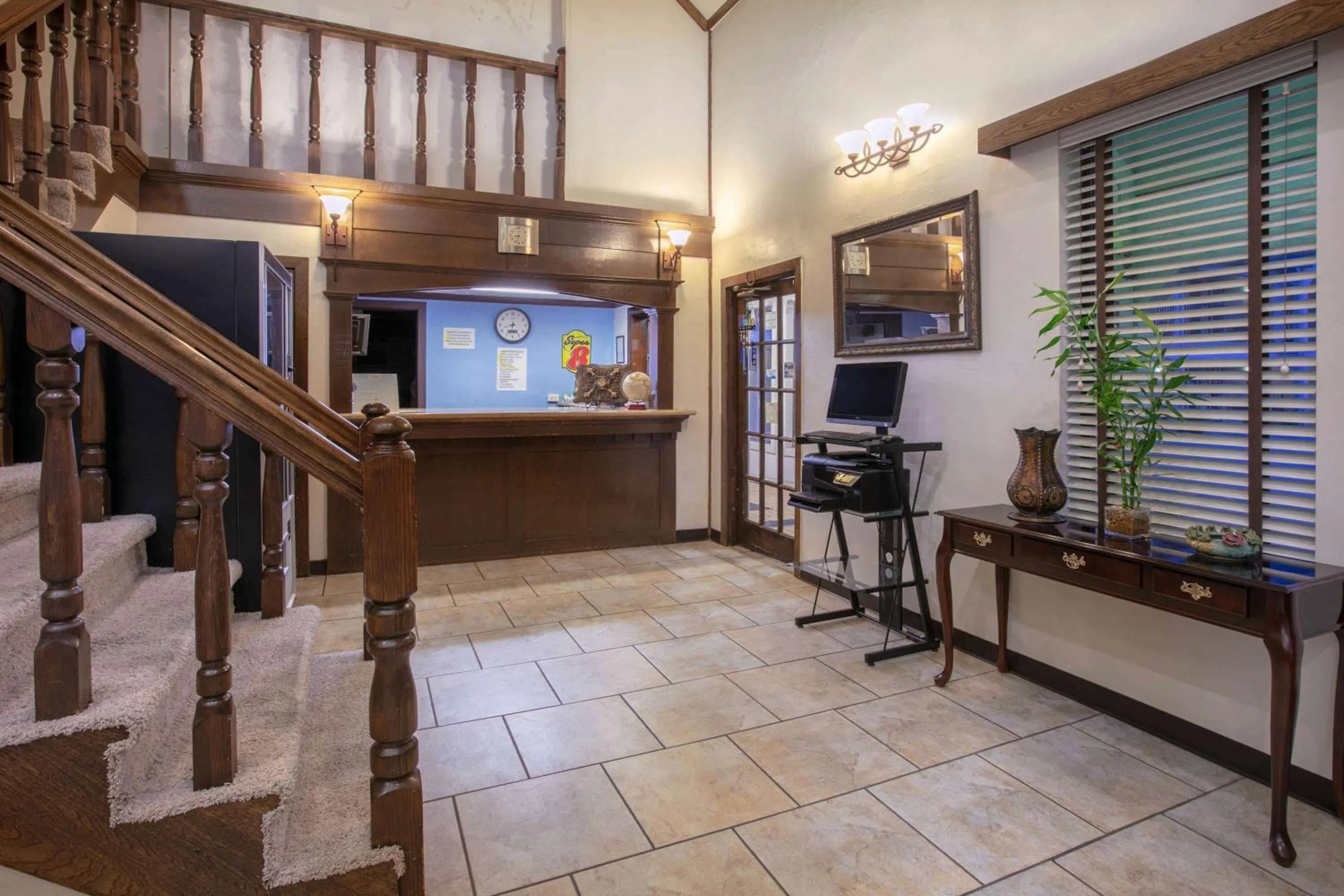 Lobby or reception in Super 8 by Wyndham City of Moore