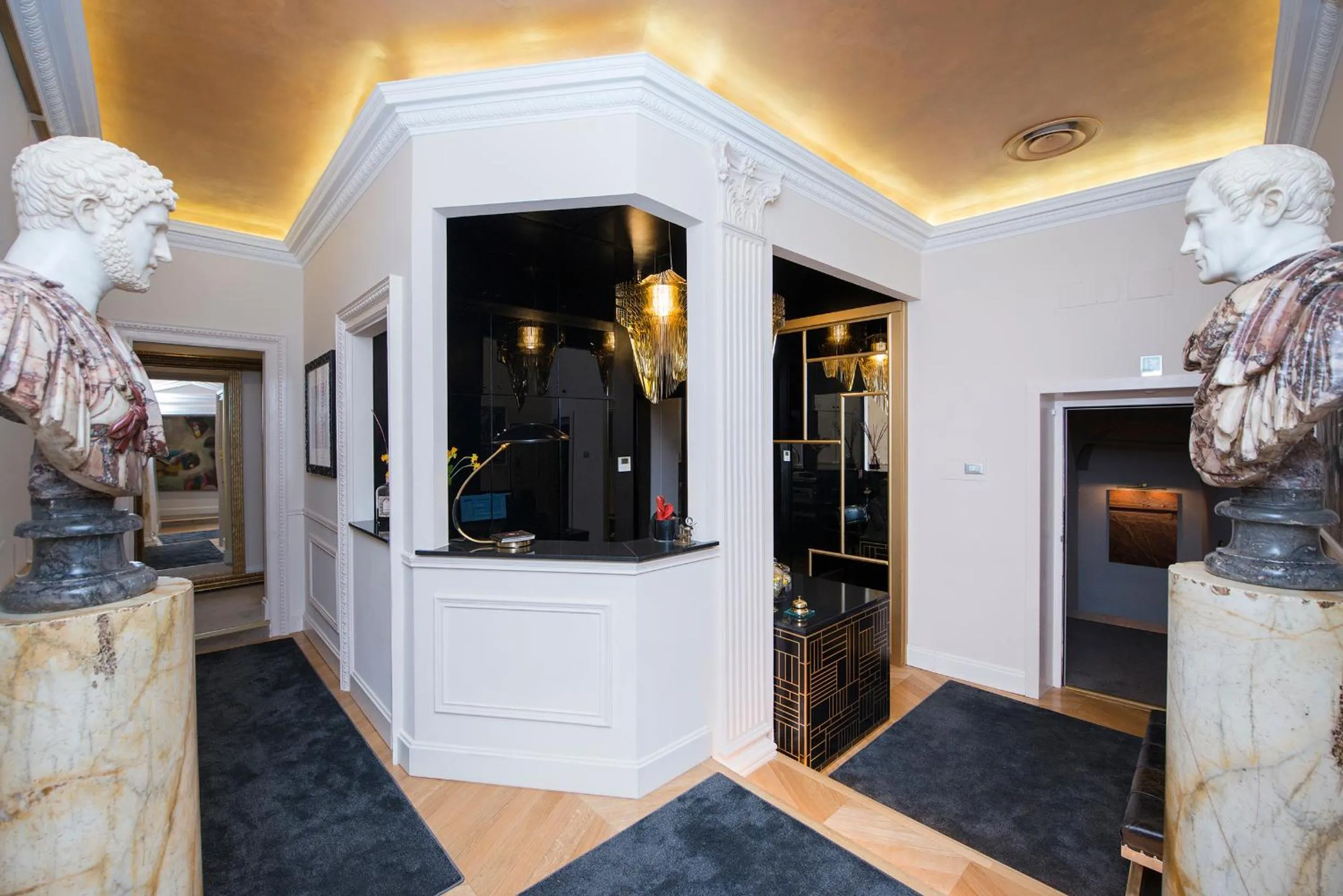 Lobby or reception in Torre Argentina Relais - Residenze di Charme