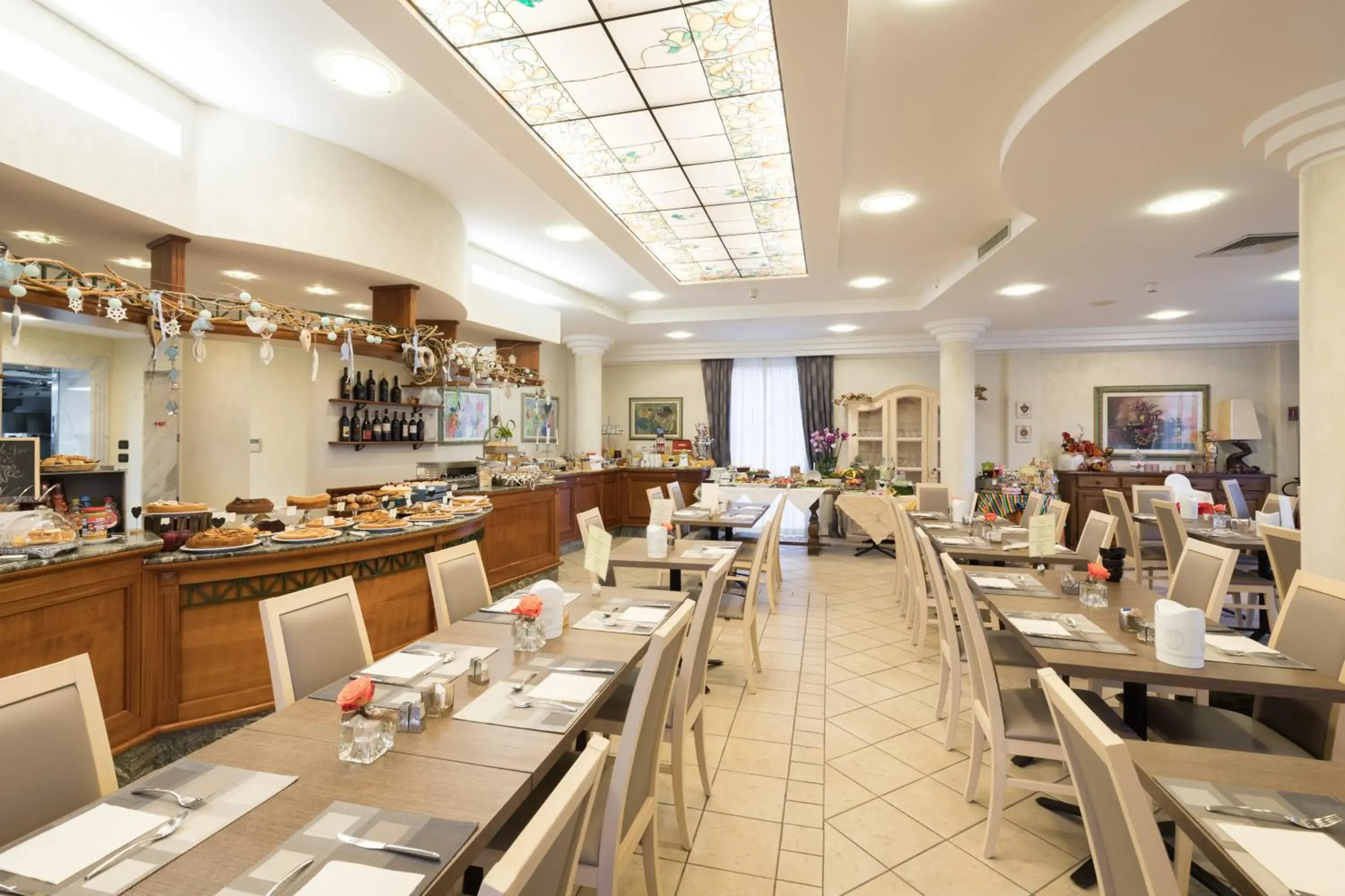 Restaurant/Places to Eat in Hotel Villa Tiziana