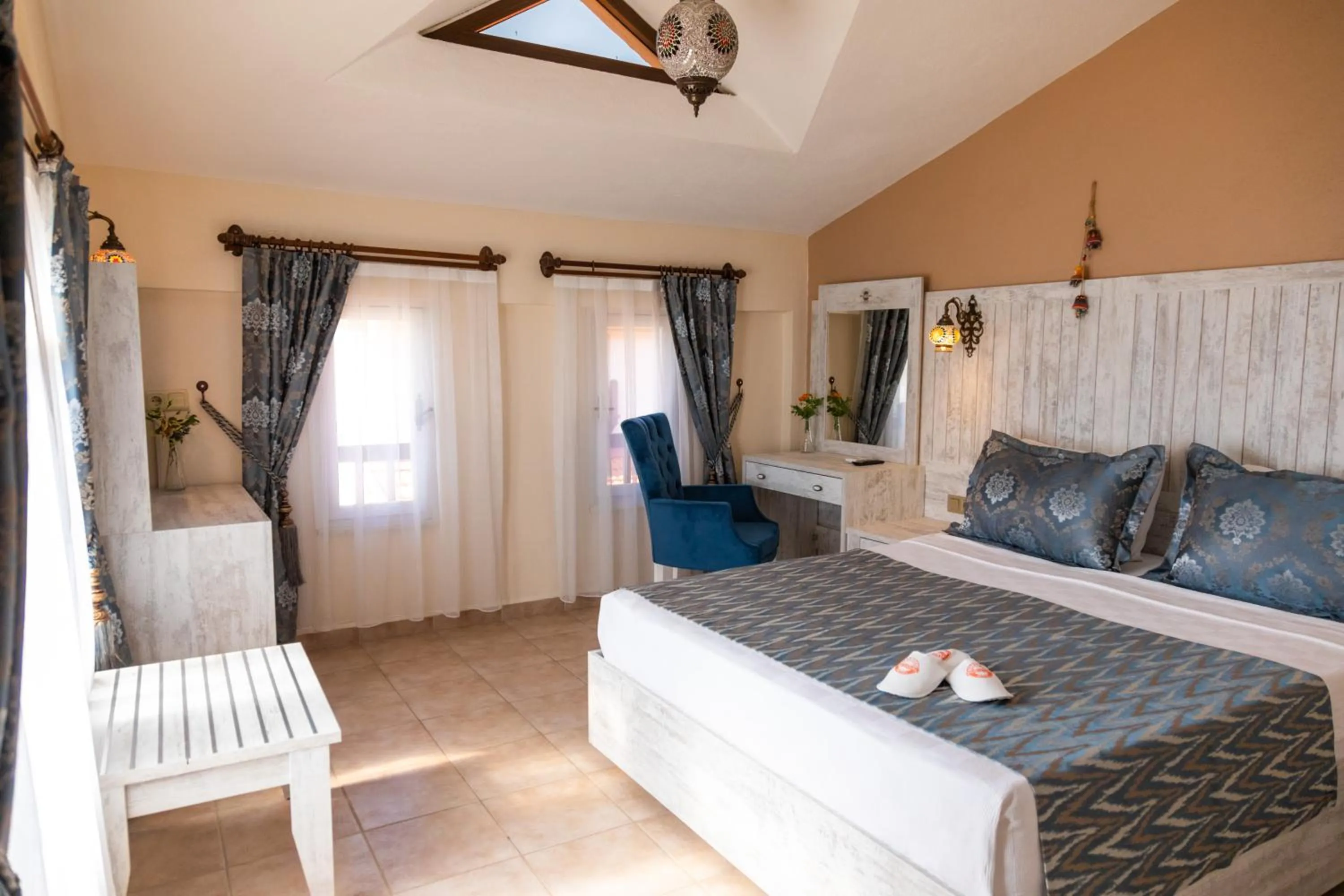 Photo of the whole room, Bed in Portakal Hotel Dalyan