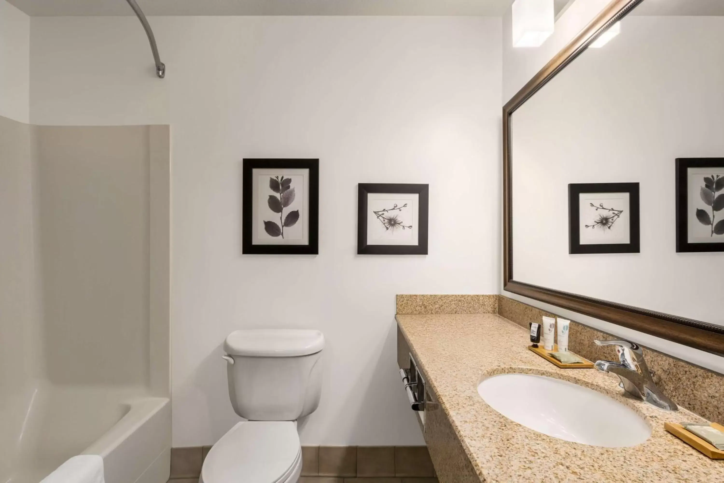 Bathroom in Country Inn & Suites by Radisson, Boise West, ID