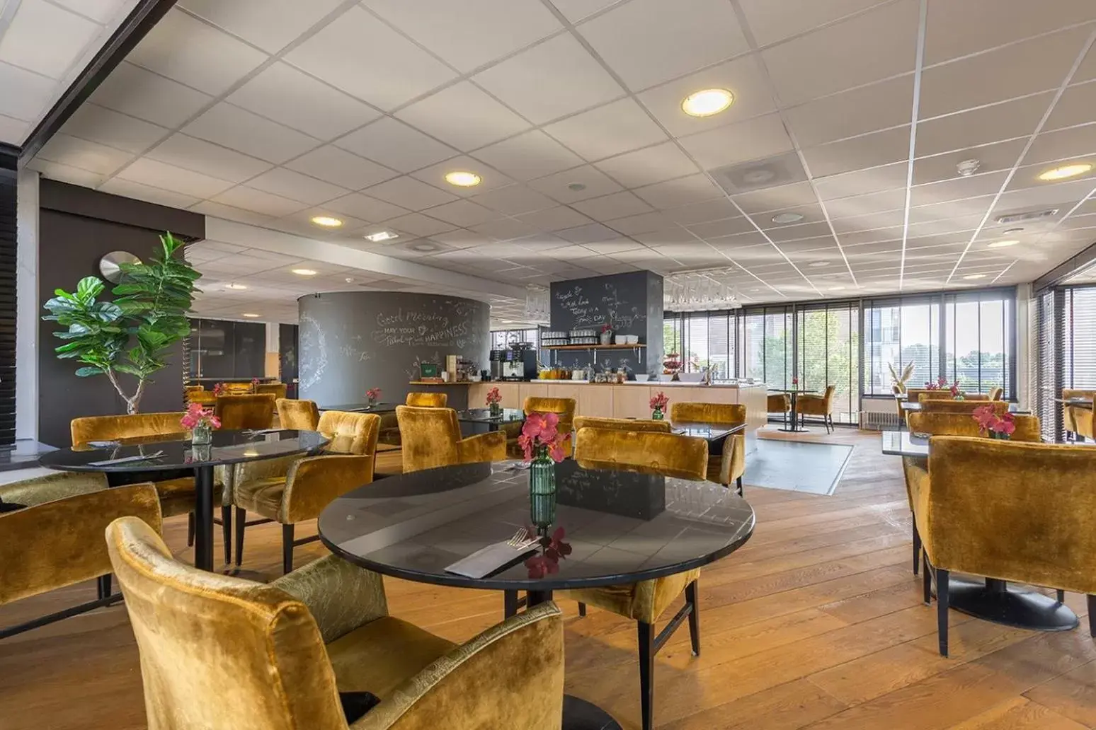 Buffet breakfast, Lounge/Bar in Leonardo Hotel Lelystad City Center