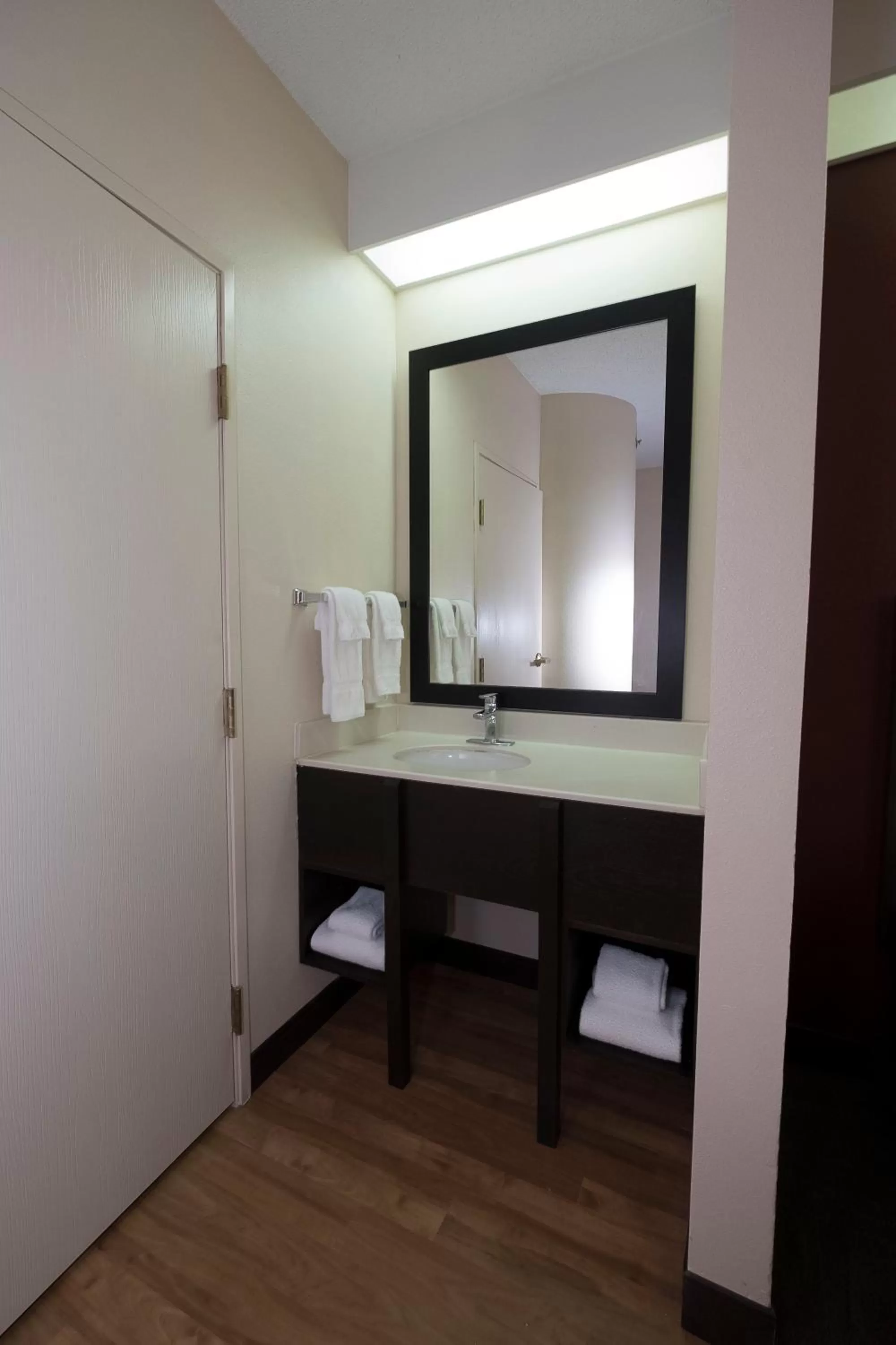 King Room - Accessible/Non Smoking in Quality Inn Bentonville-Rogers