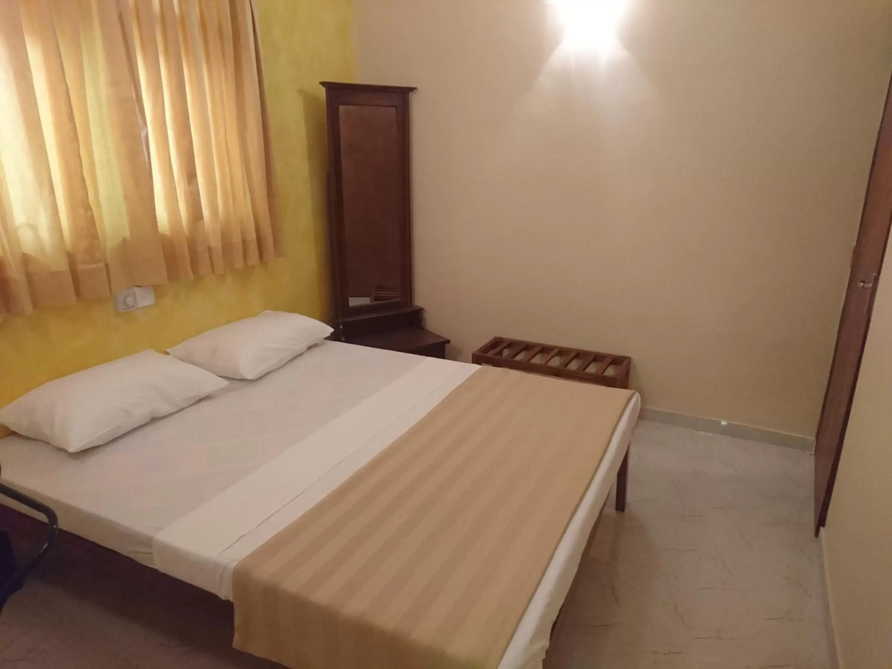 Small Double Room - single occupancy in Shiva Rest Katharagama Small Double Room - single occupancy in Shiva Rest Katharagama