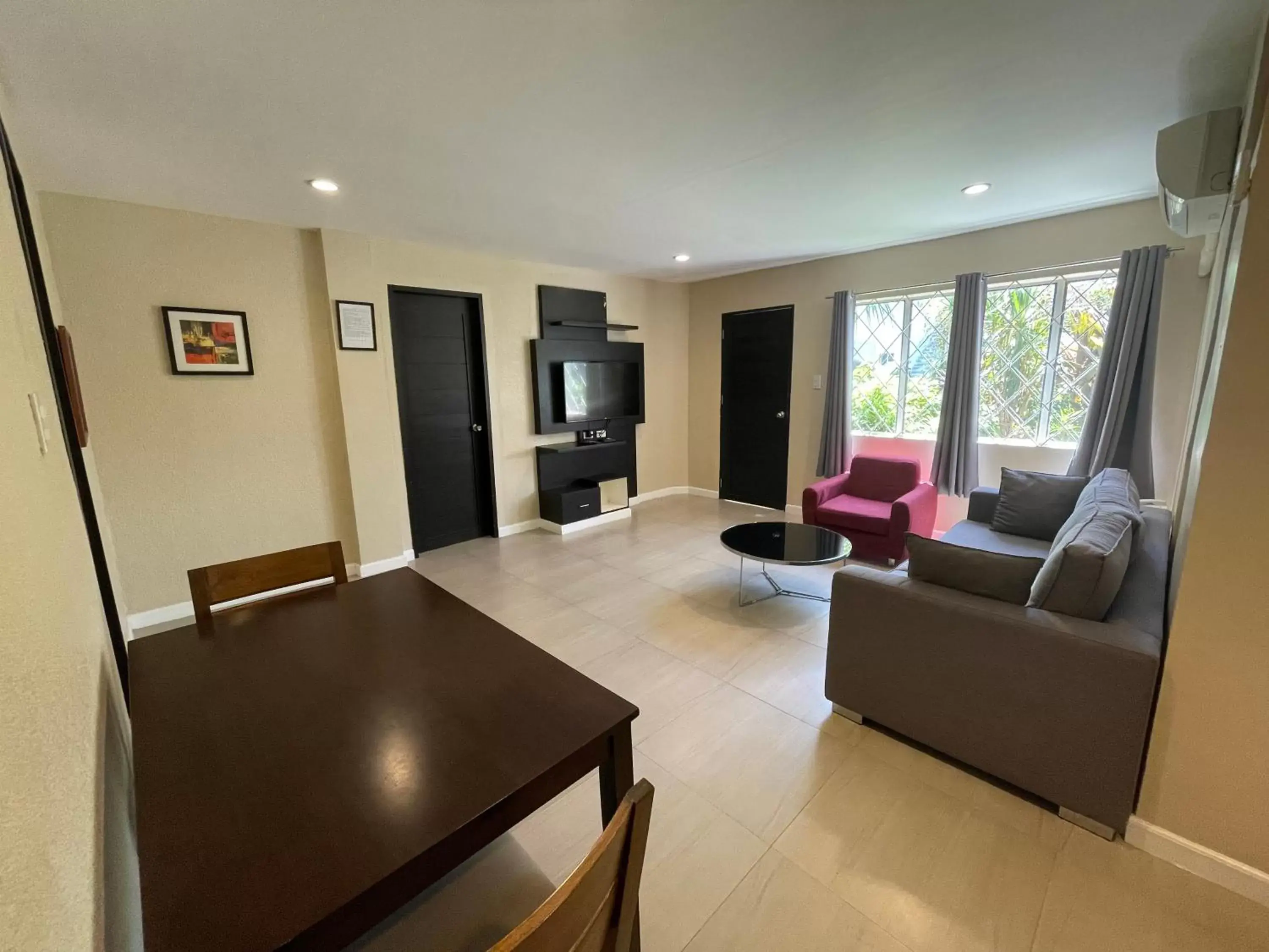 Living room, Seating Area in Red Knight Gardens