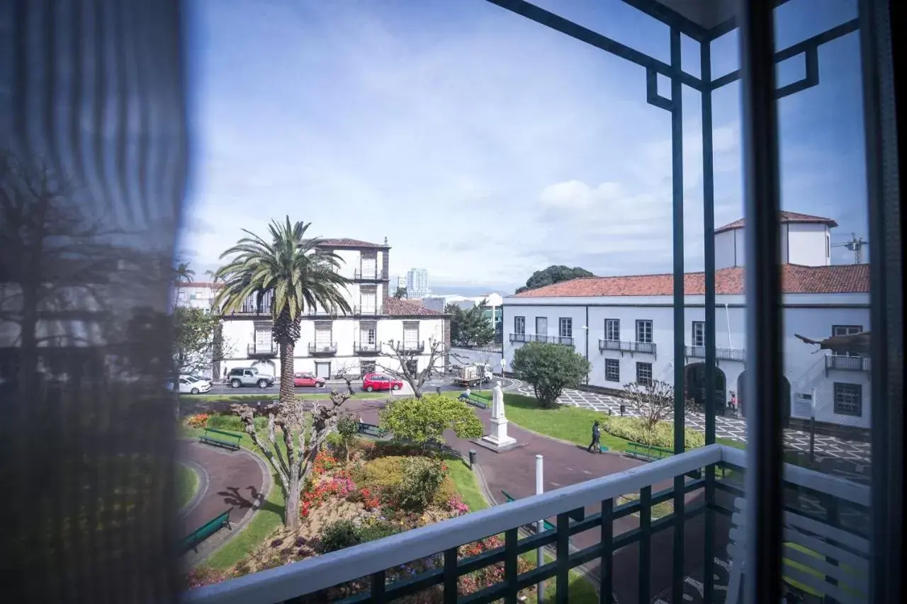 Garden view, Balcony/Terrace in Hotel Talisman