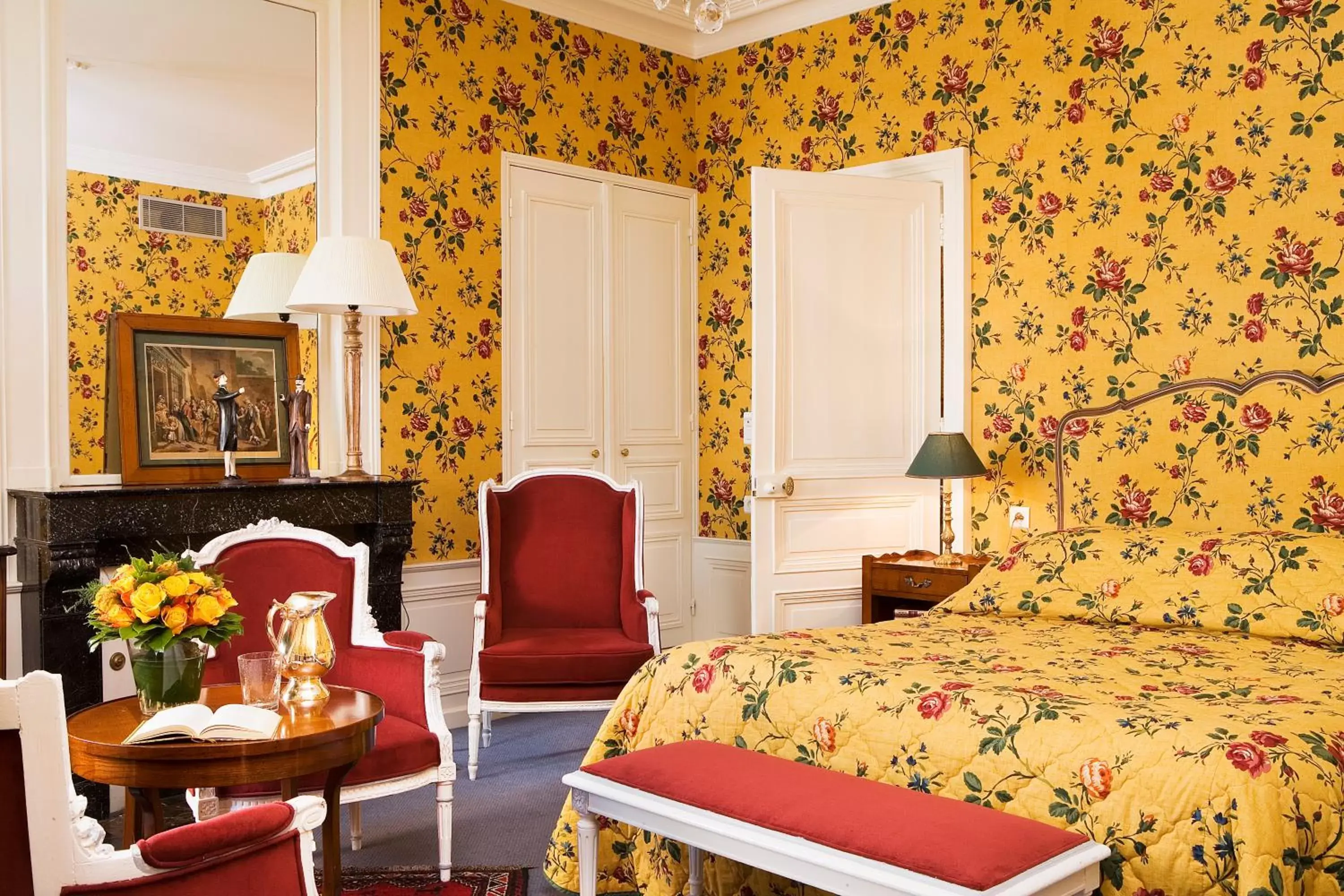 Bedroom in Hôtel Le Choiseul