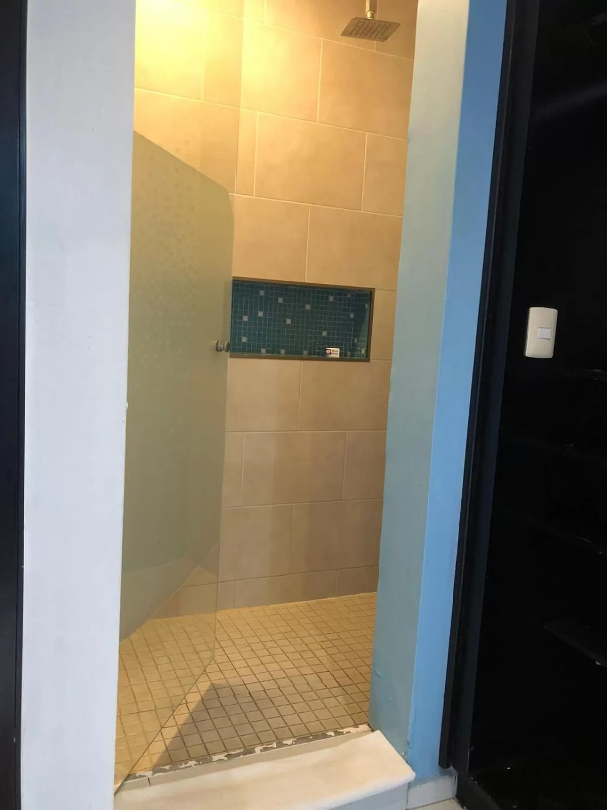 Shower, Bathroom in Hotel Cache