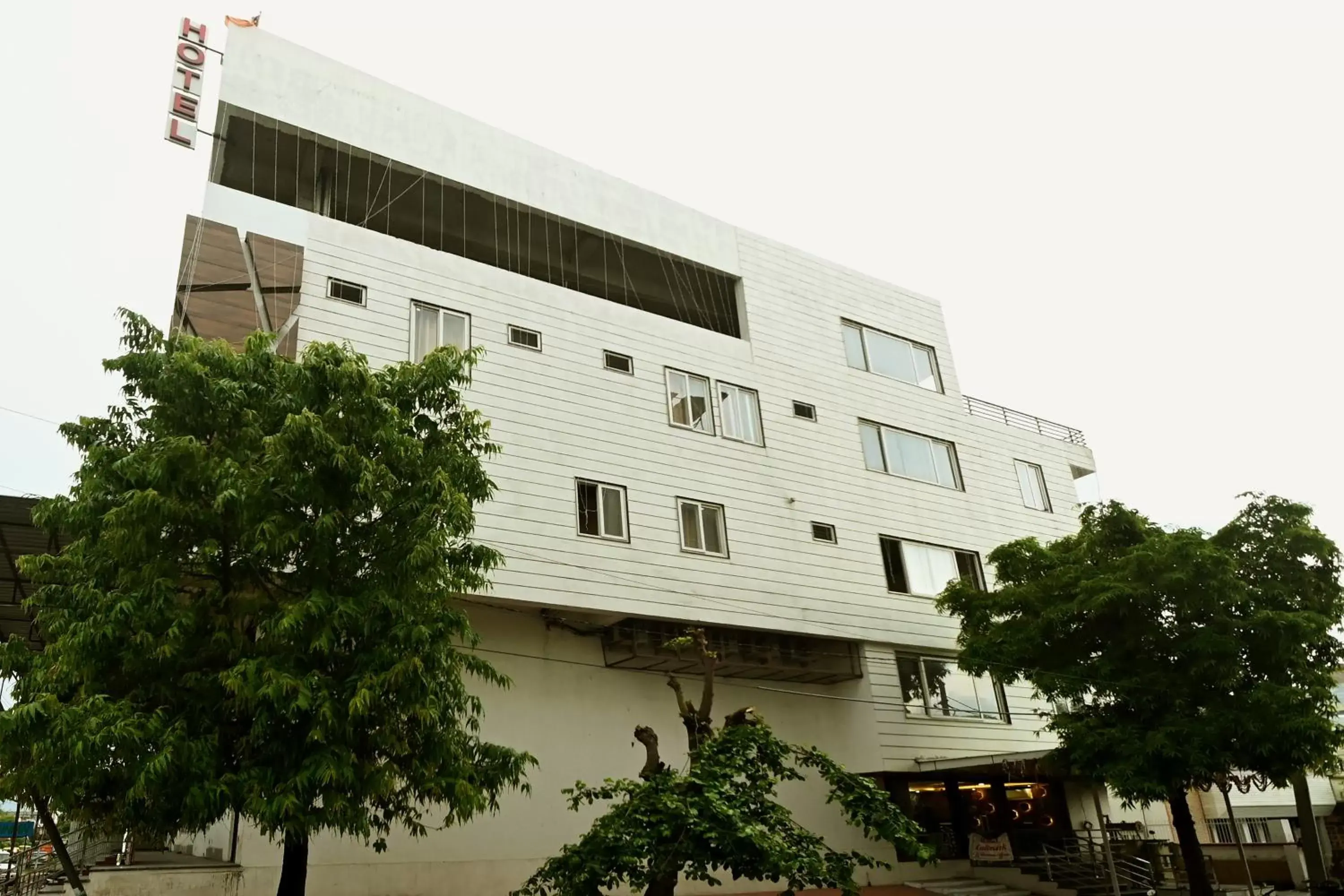 Property building in Hotel Hallmark By THC Group Property building in Hotel Hallmark By THC Group