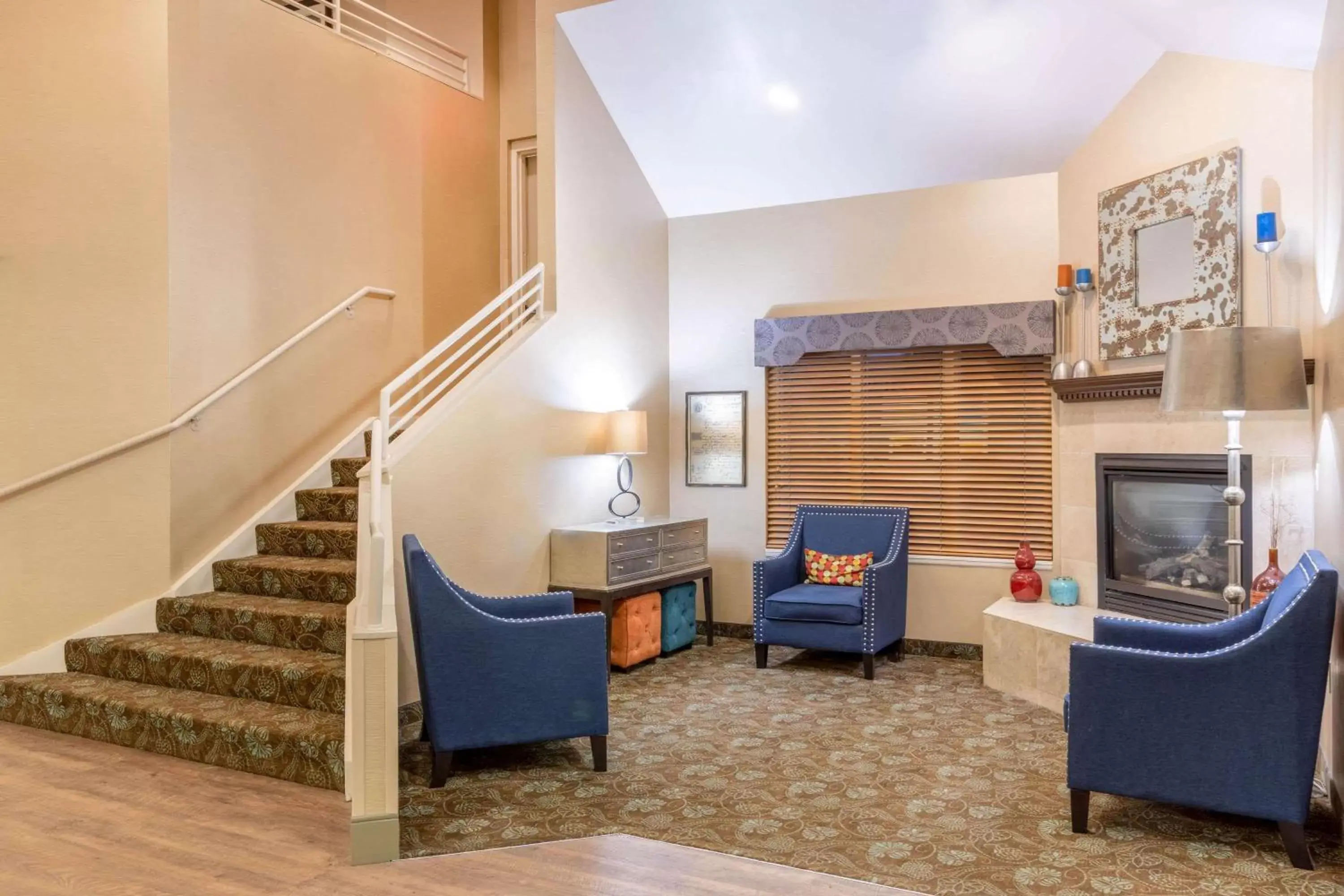 Lobby or reception, Seating Area in Days Inn by Wyndham Eagan Minnesota Near Mall of America