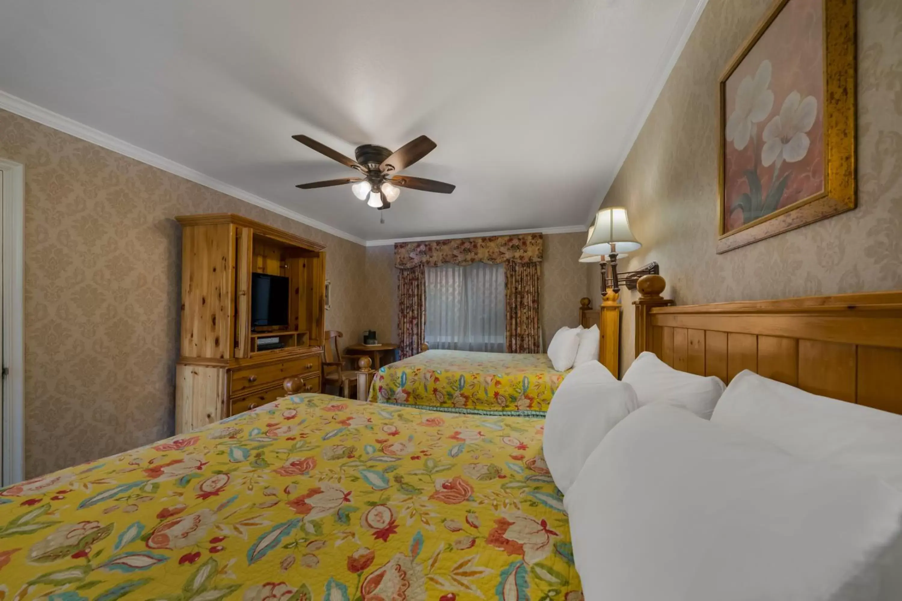 Bedroom, Bed in Carmel Inn & Suites Bedroom, Bed in Carmel Inn & Suites