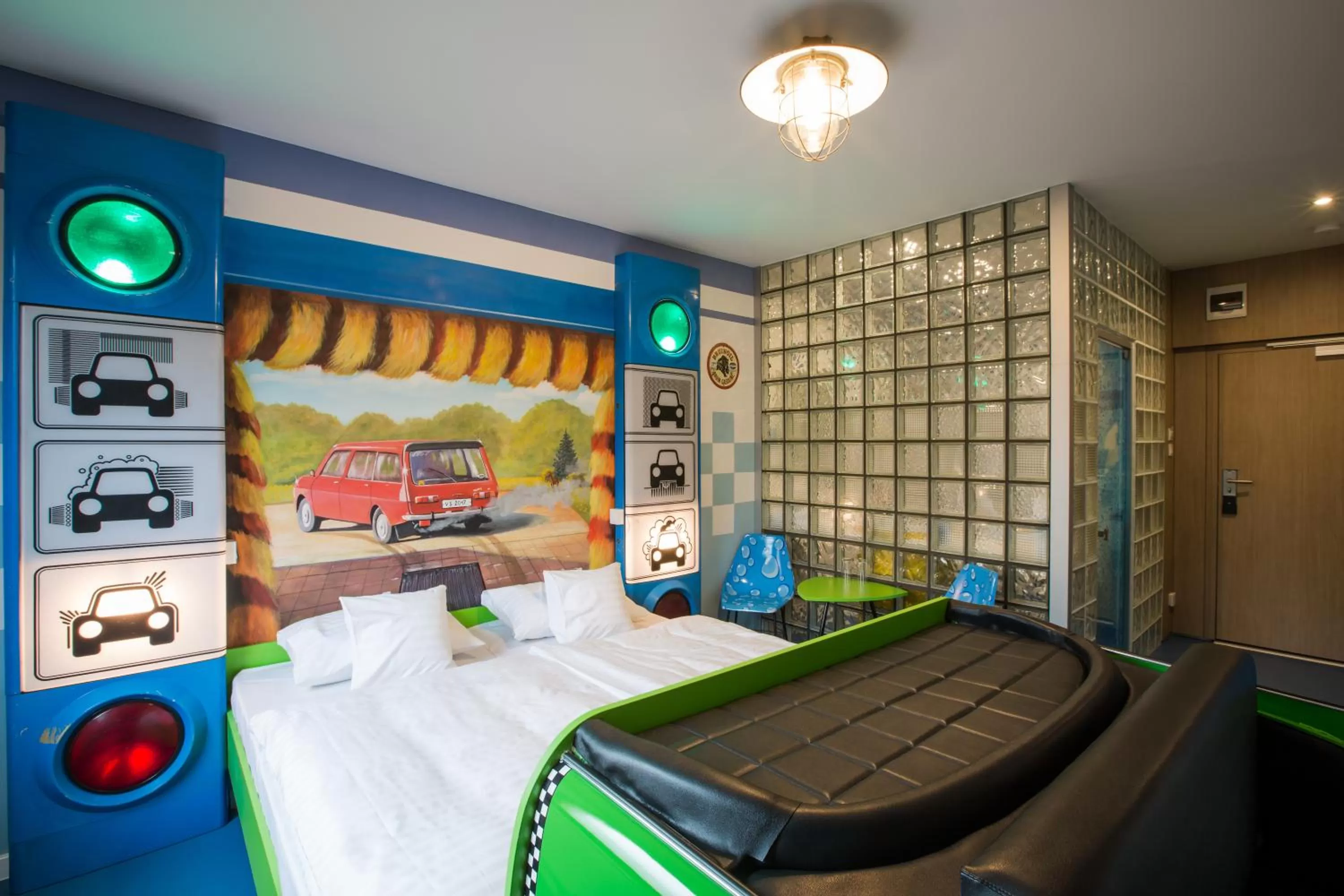 Bed in Retro hotel Garage