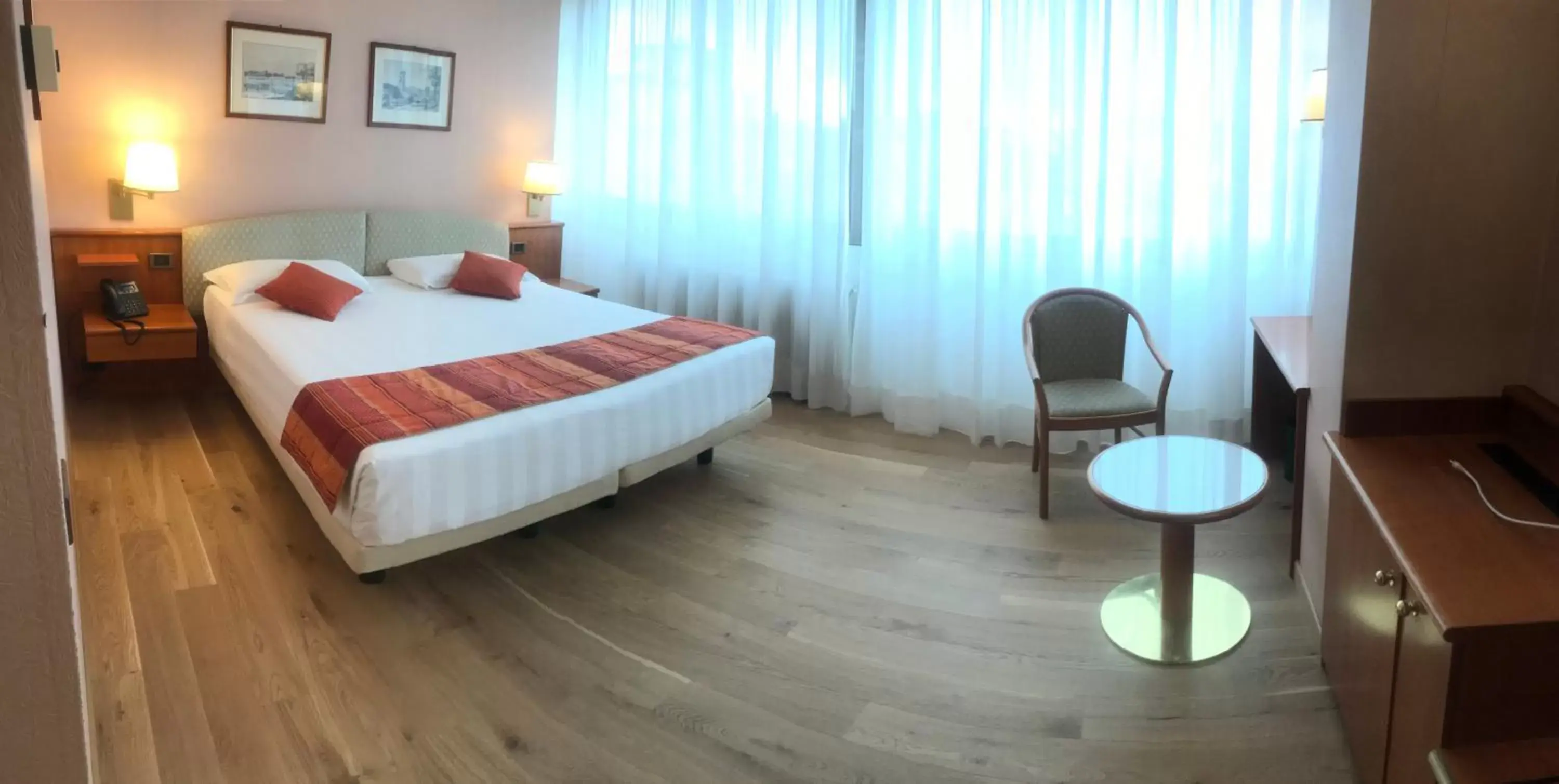 Bed in Crystal Hotel Varese