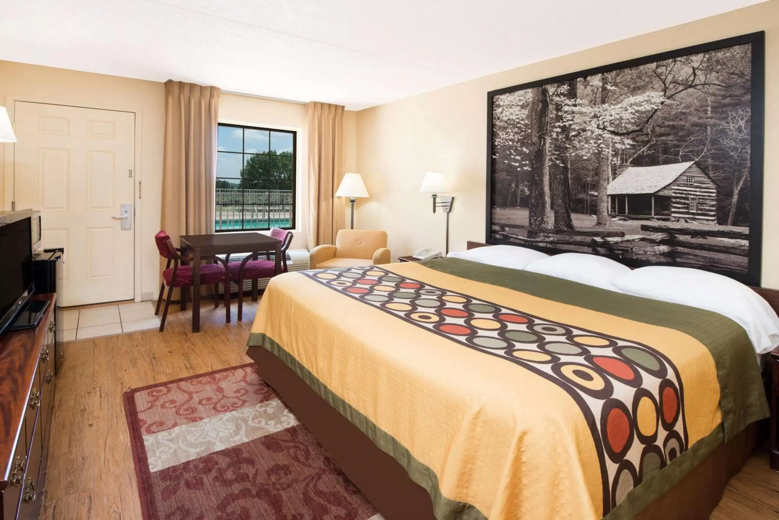 Photo of the whole room, Bed in Super 8 by Wyndham Lamar