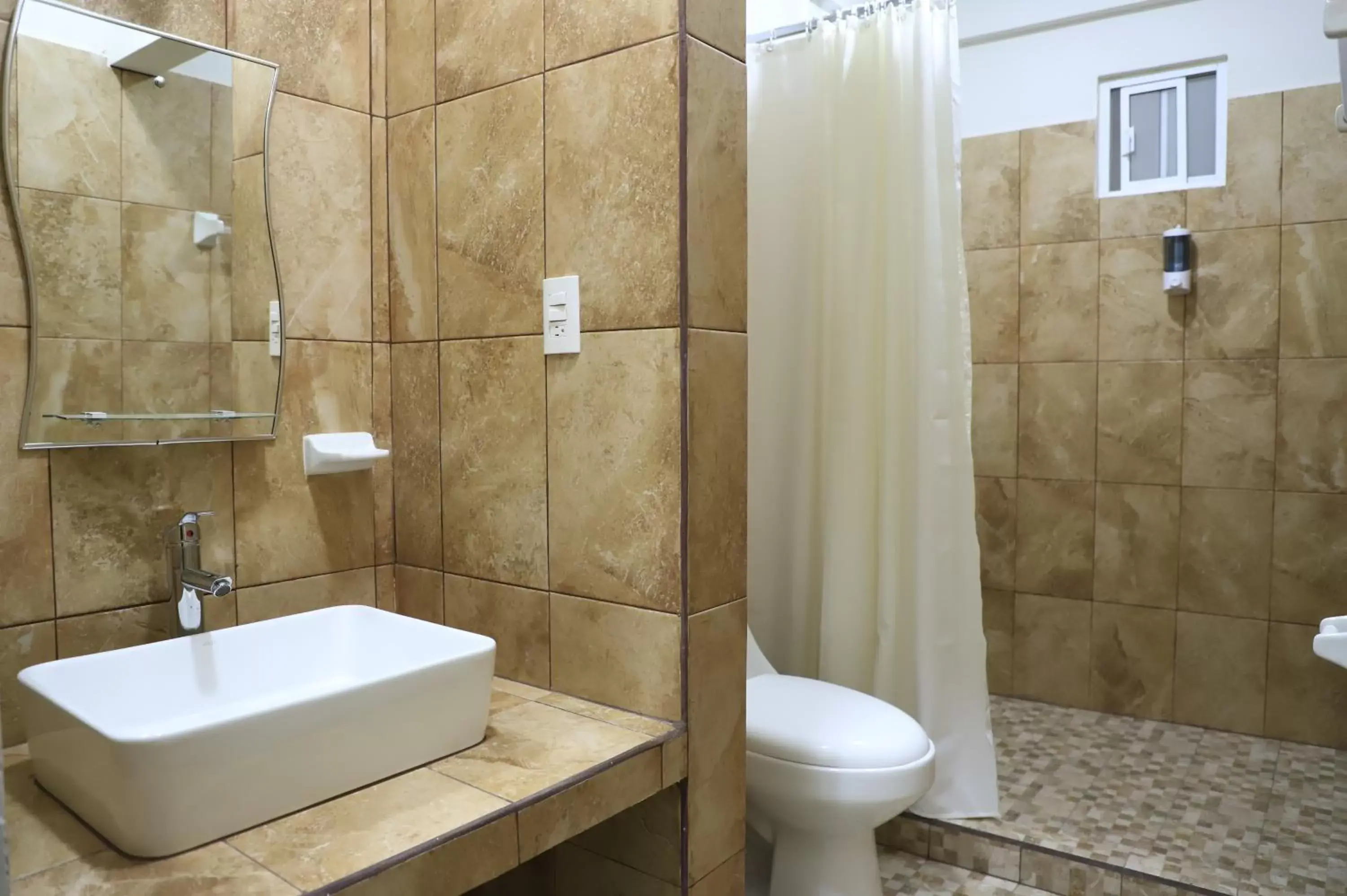 Bathroom in Hotel Tamtokow