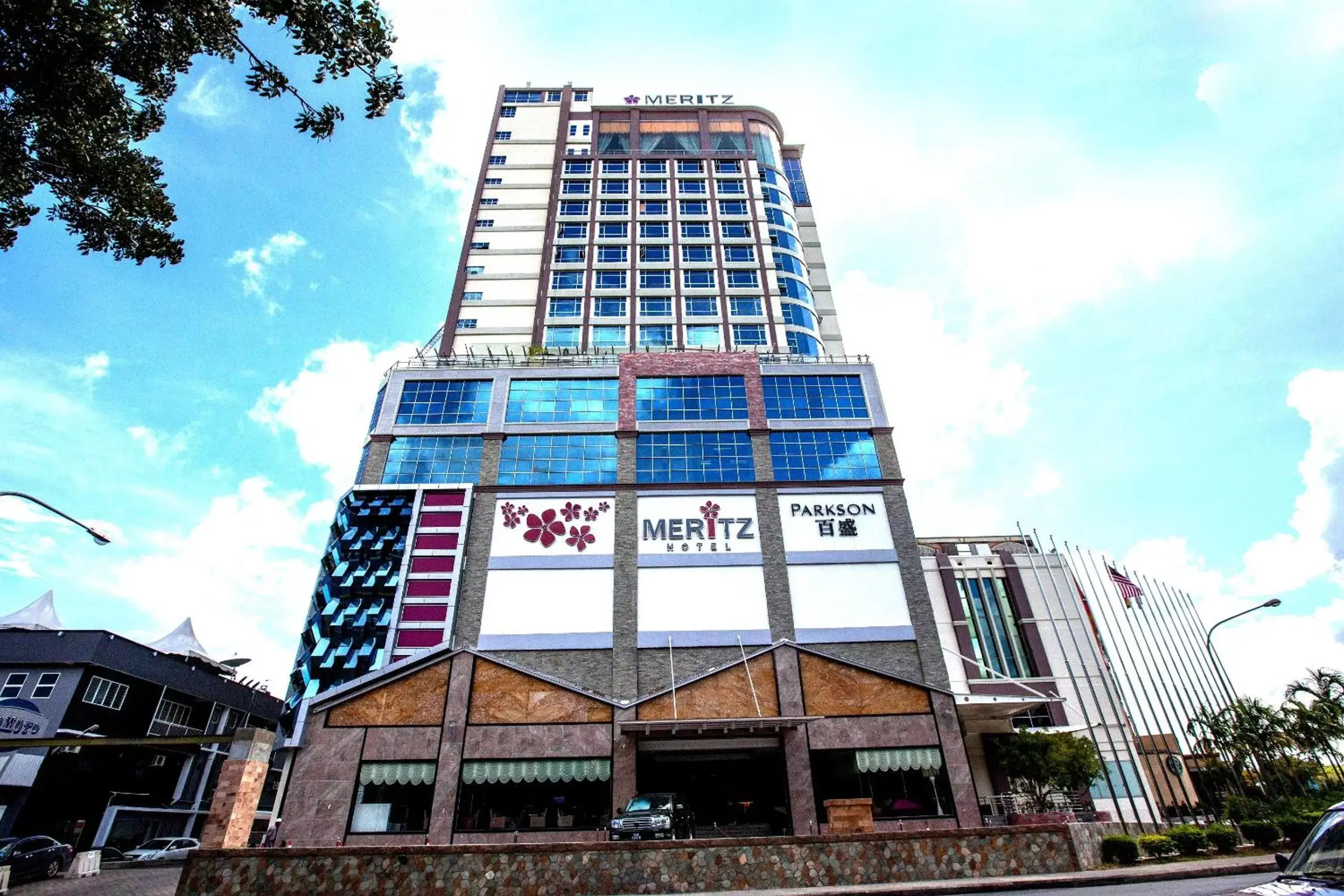 Facade/entrance, Property Building in Meritz Hotel