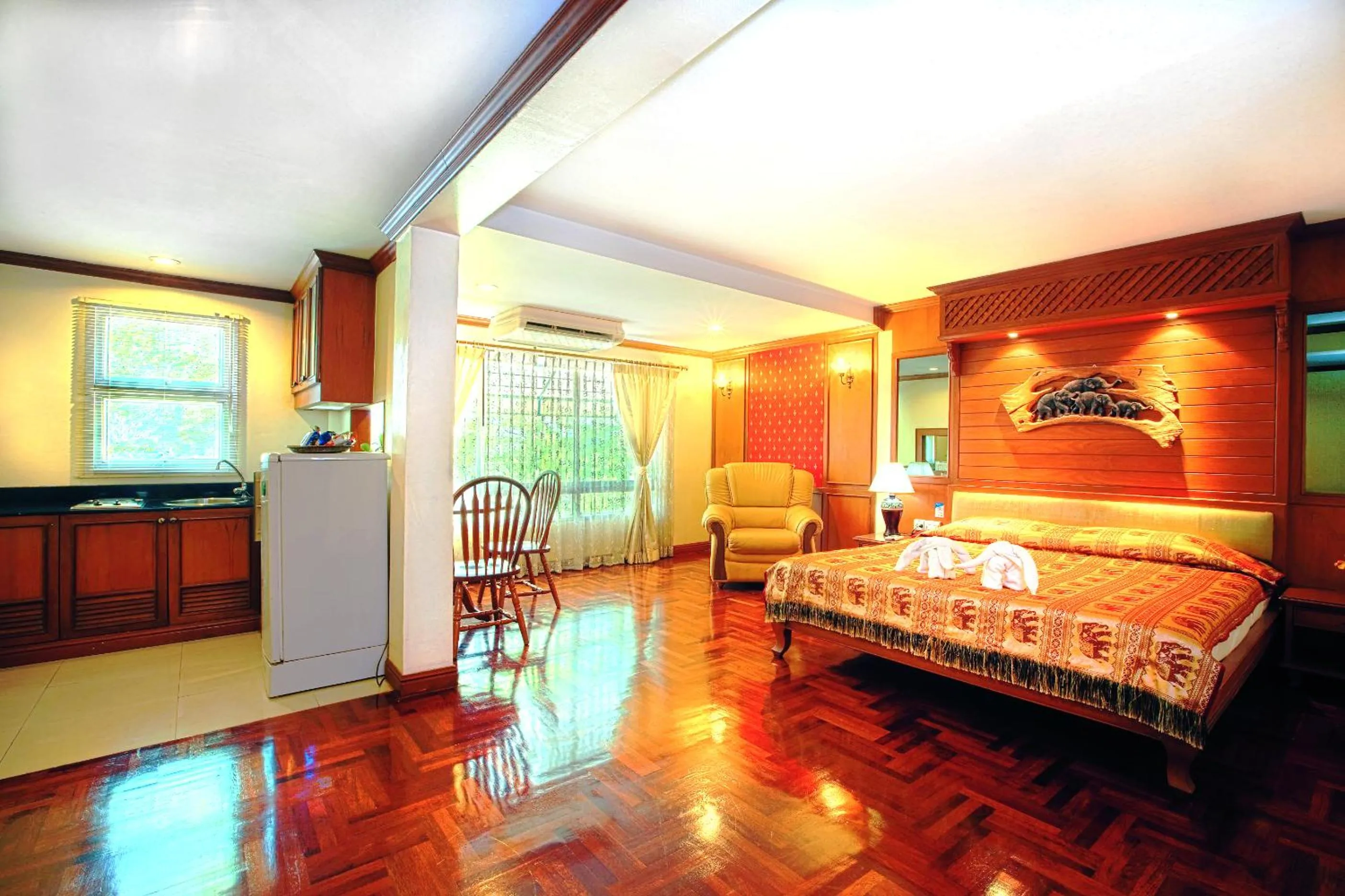 Photo of the whole room, Bed in Royal Ivory Sukhumvit Nana