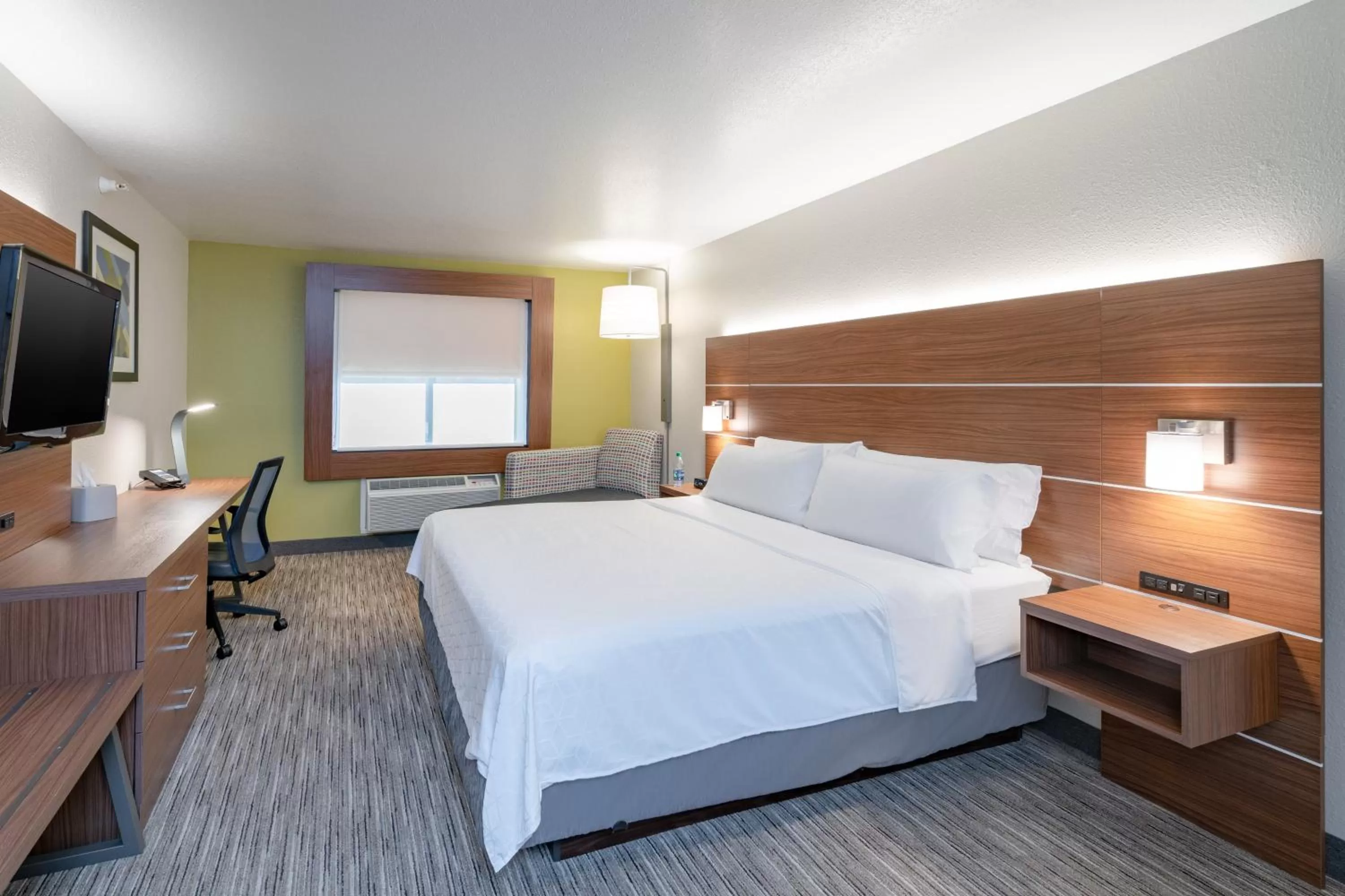 Photo of the whole room, Bed in Holiday Inn Express Hotel & Suites Elkins by IHG