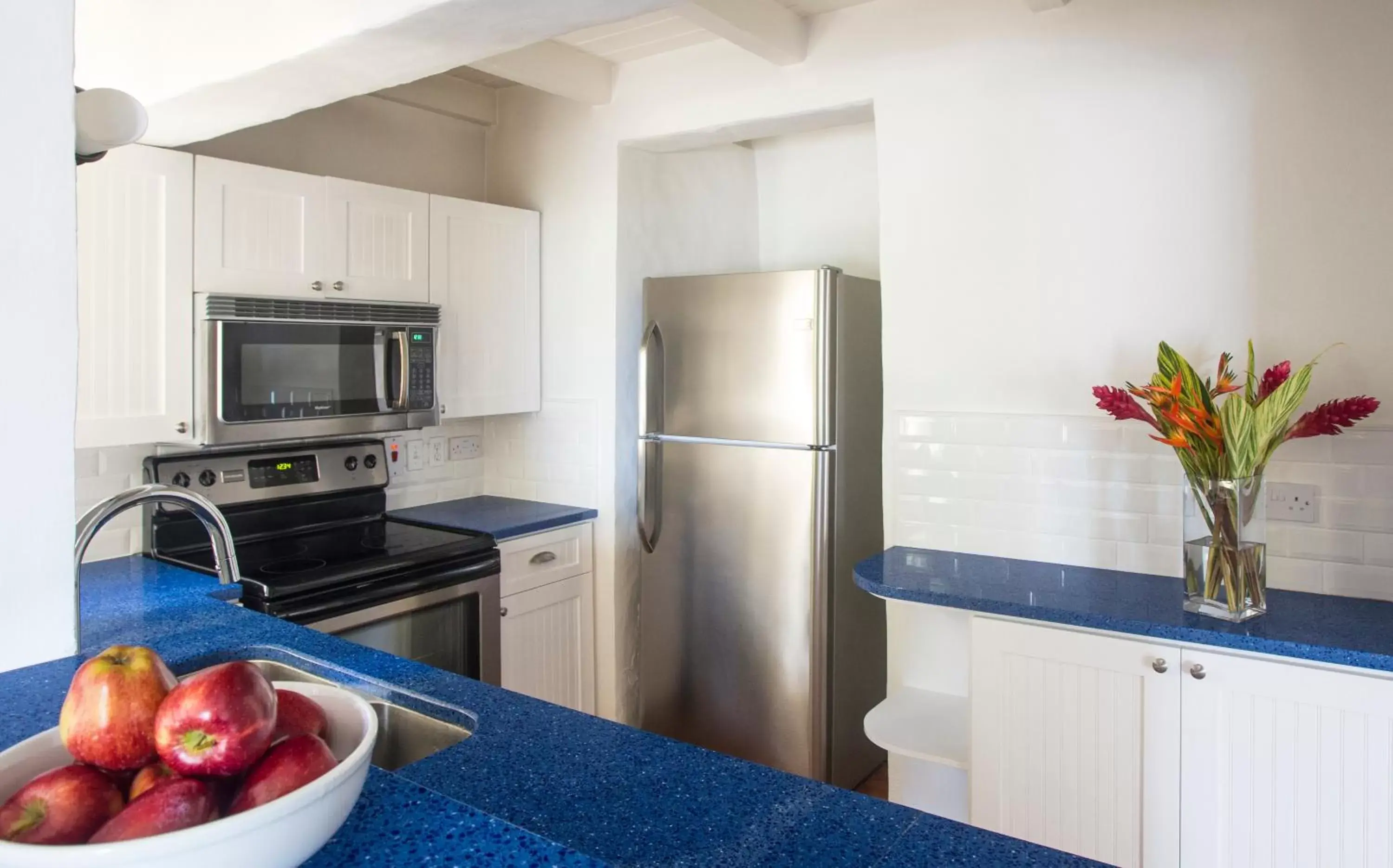 Kitchen or kitchenette, Kitchen/Kitchenette in Windjammer Landing Villa Beach Resort