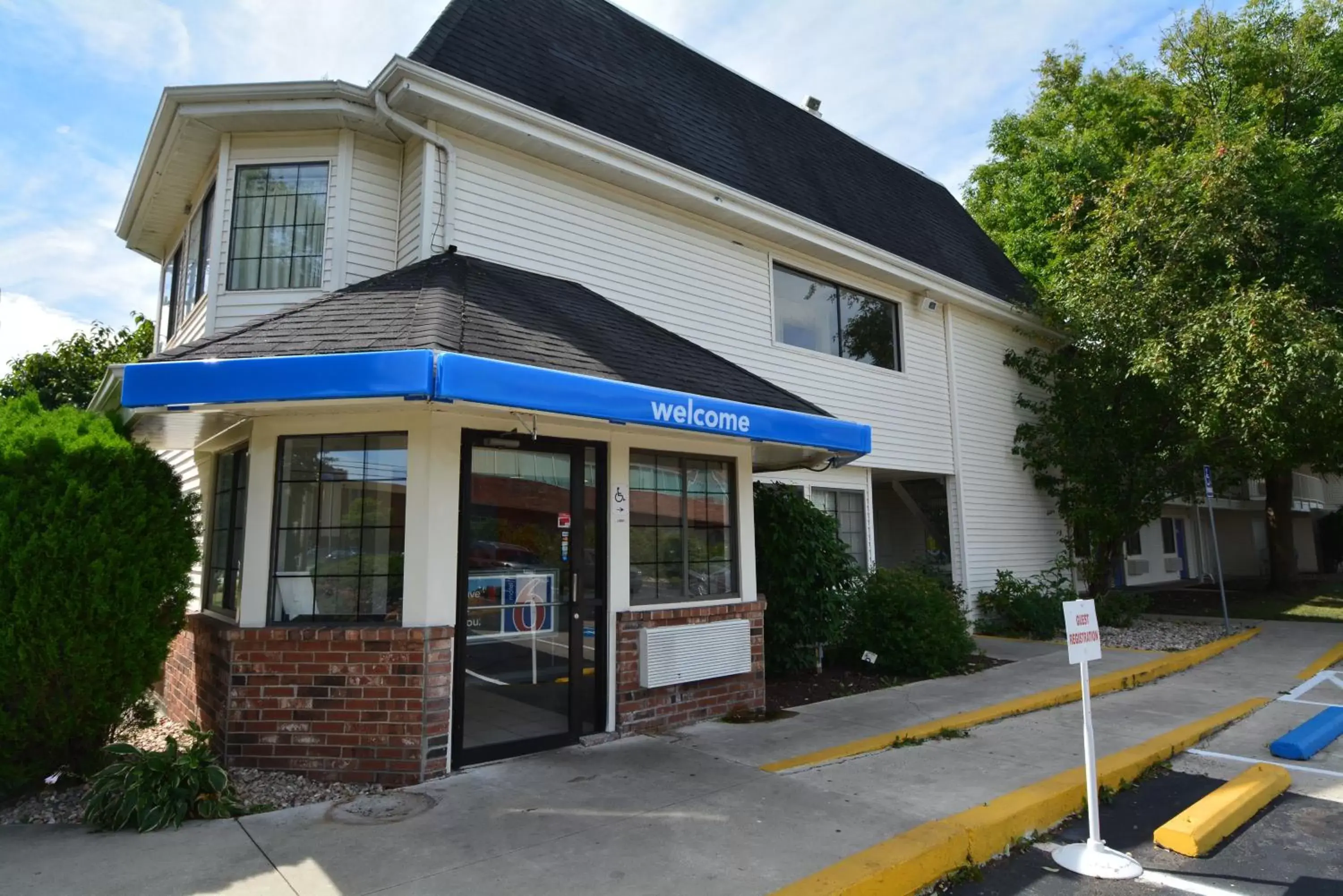 Facade/entrance, Property Building in Motel 6-Wethersfield, CT - Hartford