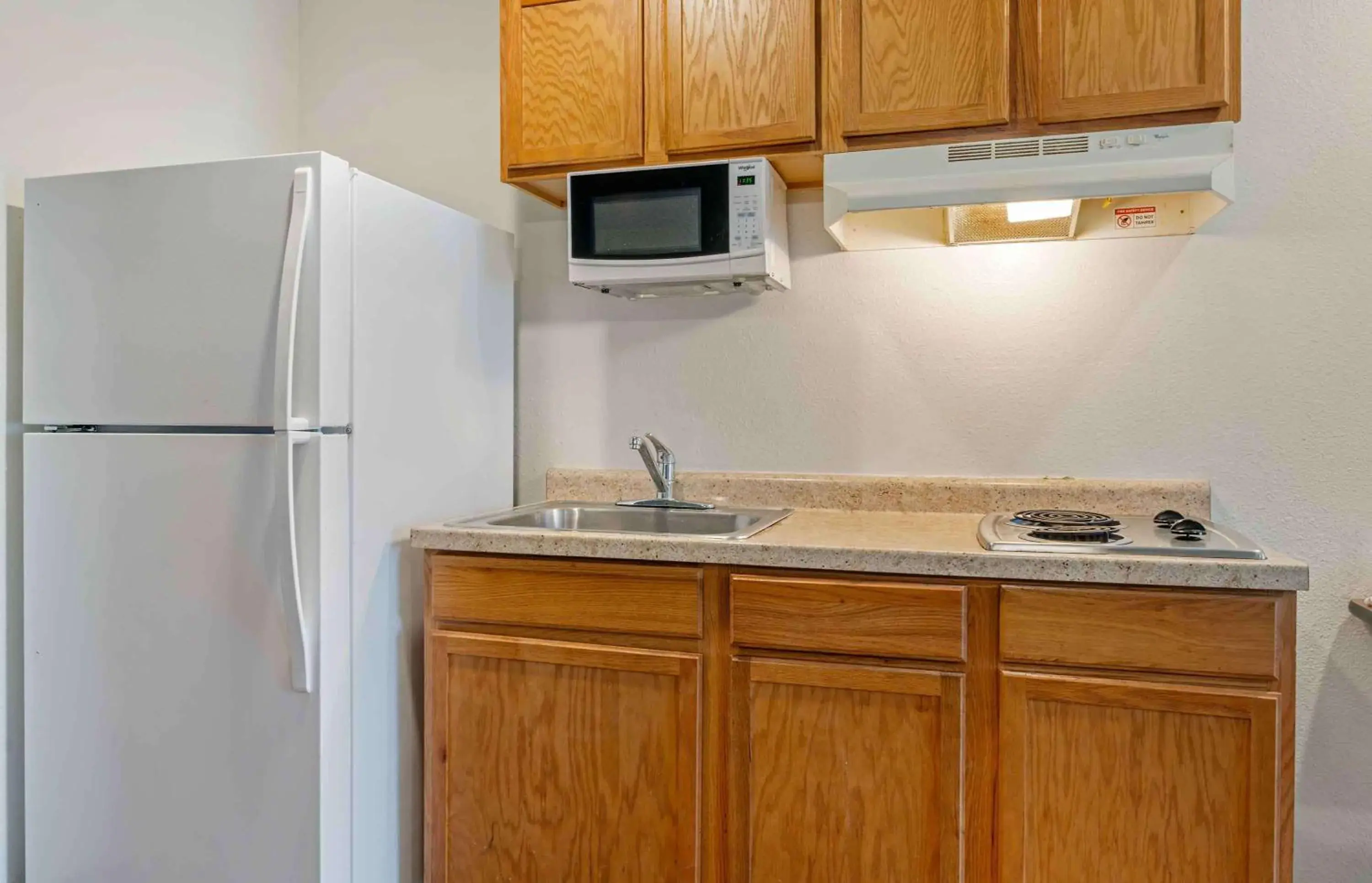 Bedroom, Kitchen/Kitchenette in Extended Stay America Select Suites - Indianapolis - Lawrence