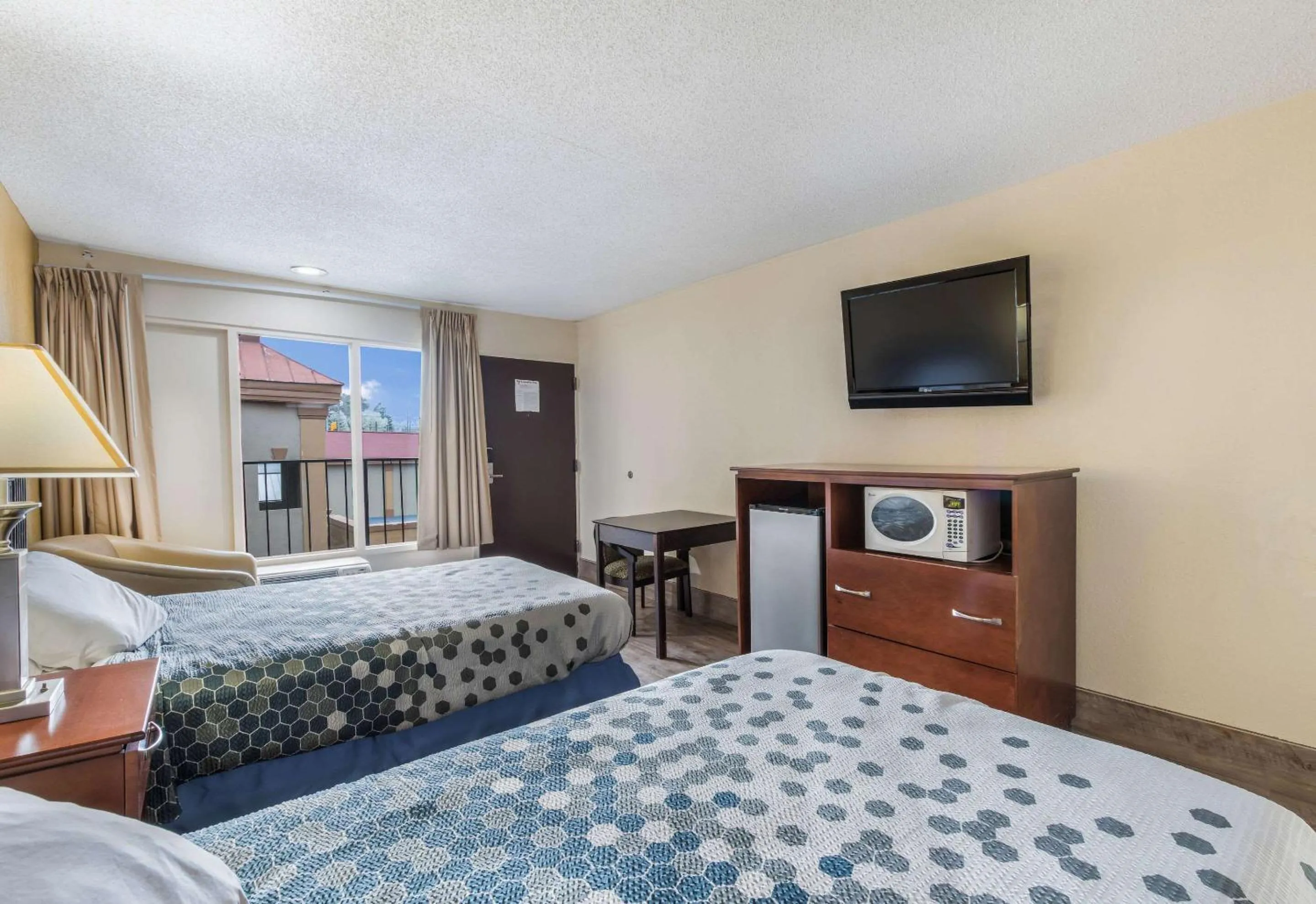 Photo of the whole room, Bed in Econo Lodge Salisbury South
