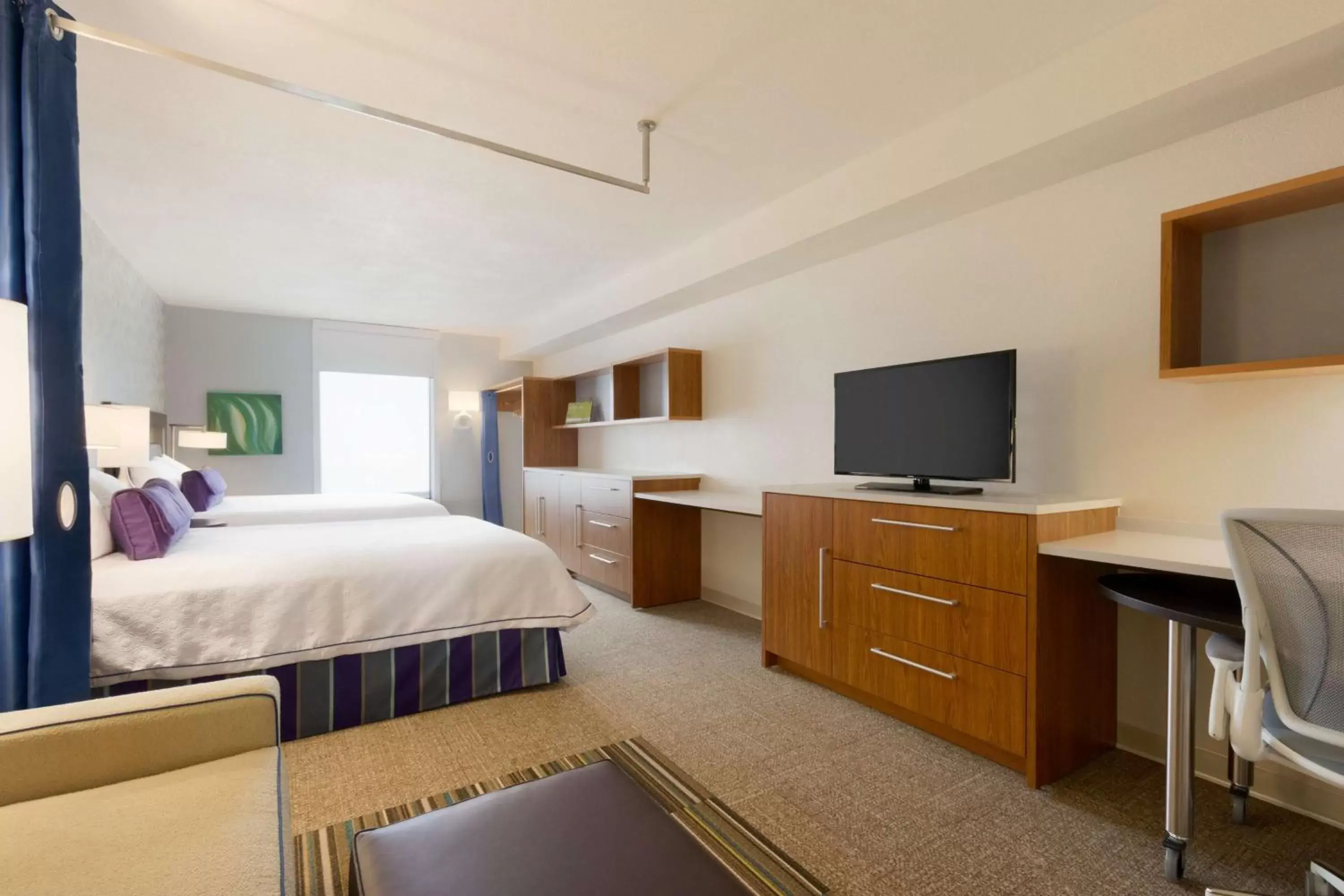 Bed, TV/Entertainment Center in Home2 Suites by Hilton Denver/Highlands Ranch