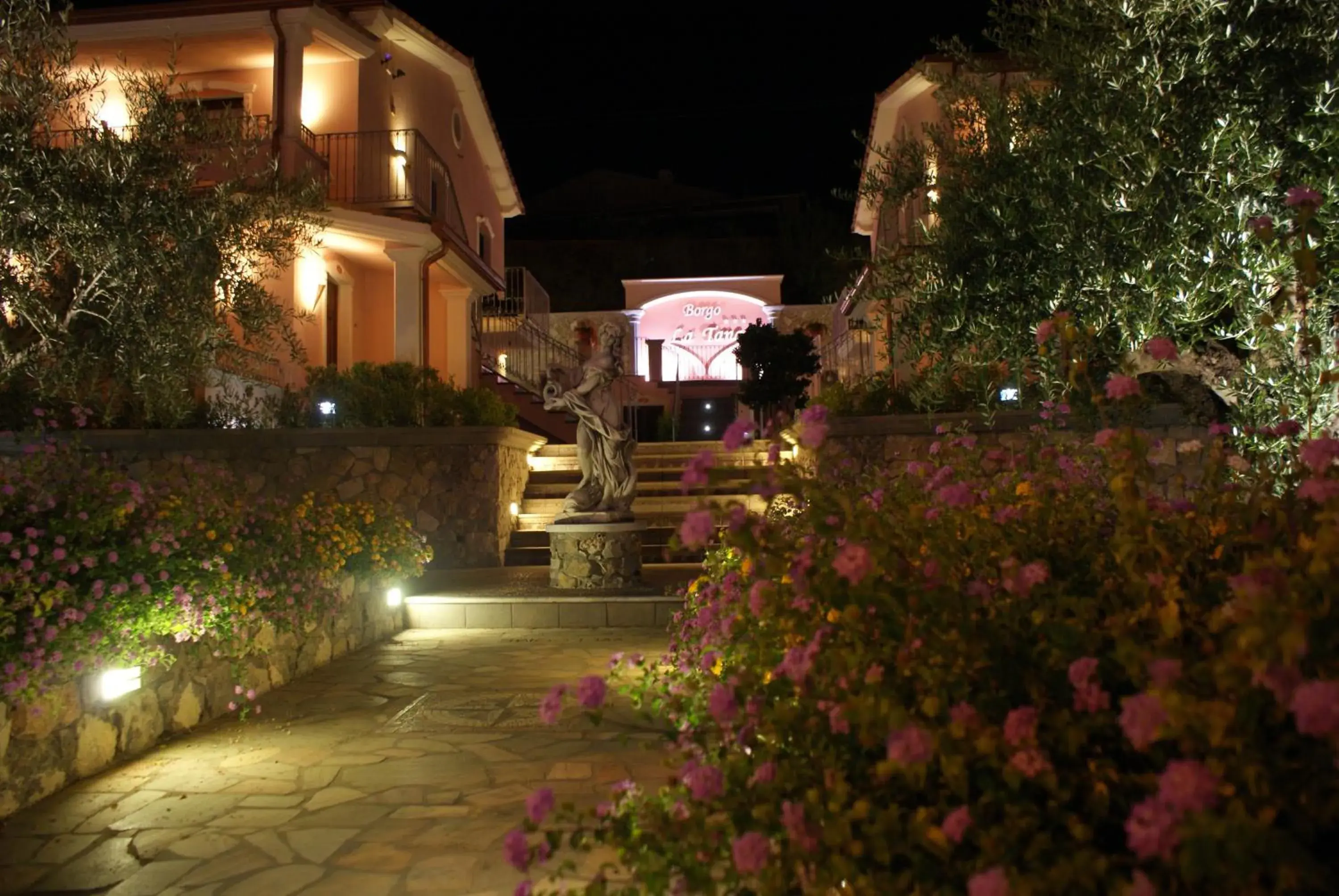 Facade/entrance, Property Building in Hotel Ristorante Borgo La Tana