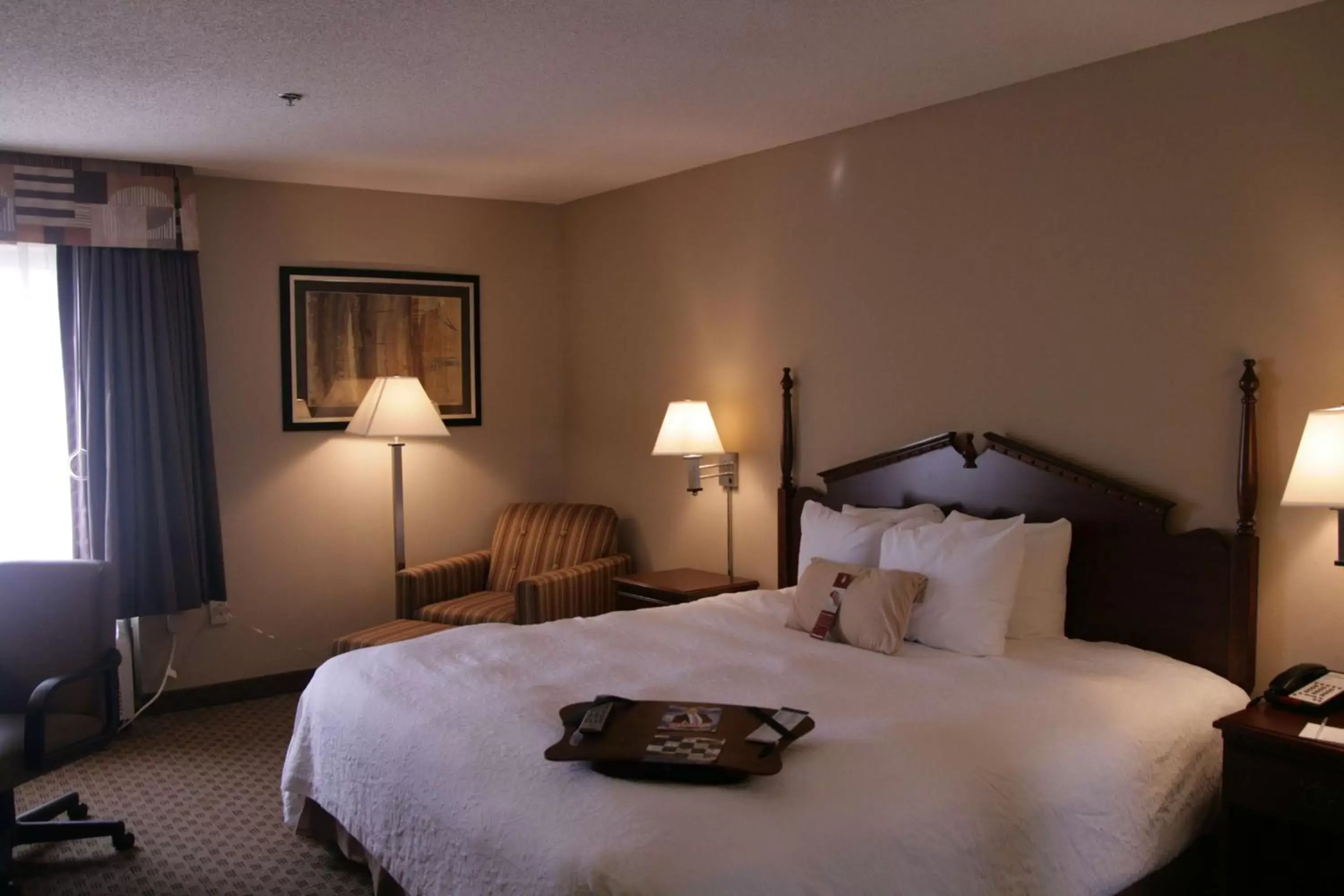 Living room, Bed in Hampton Inn Olathe