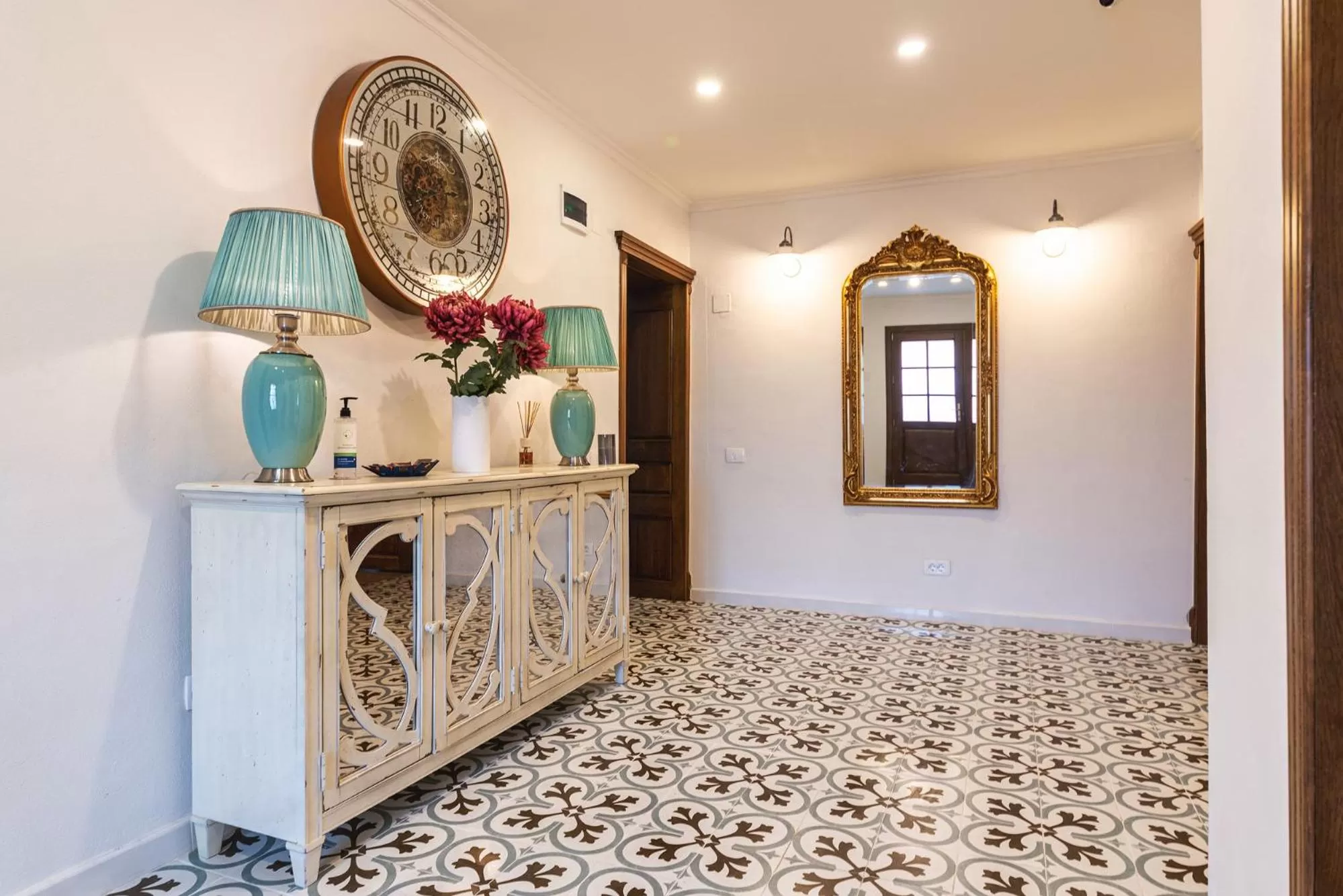 Lobby or reception in Nikolas Haus Premium Historic Center Stay & Free Parking