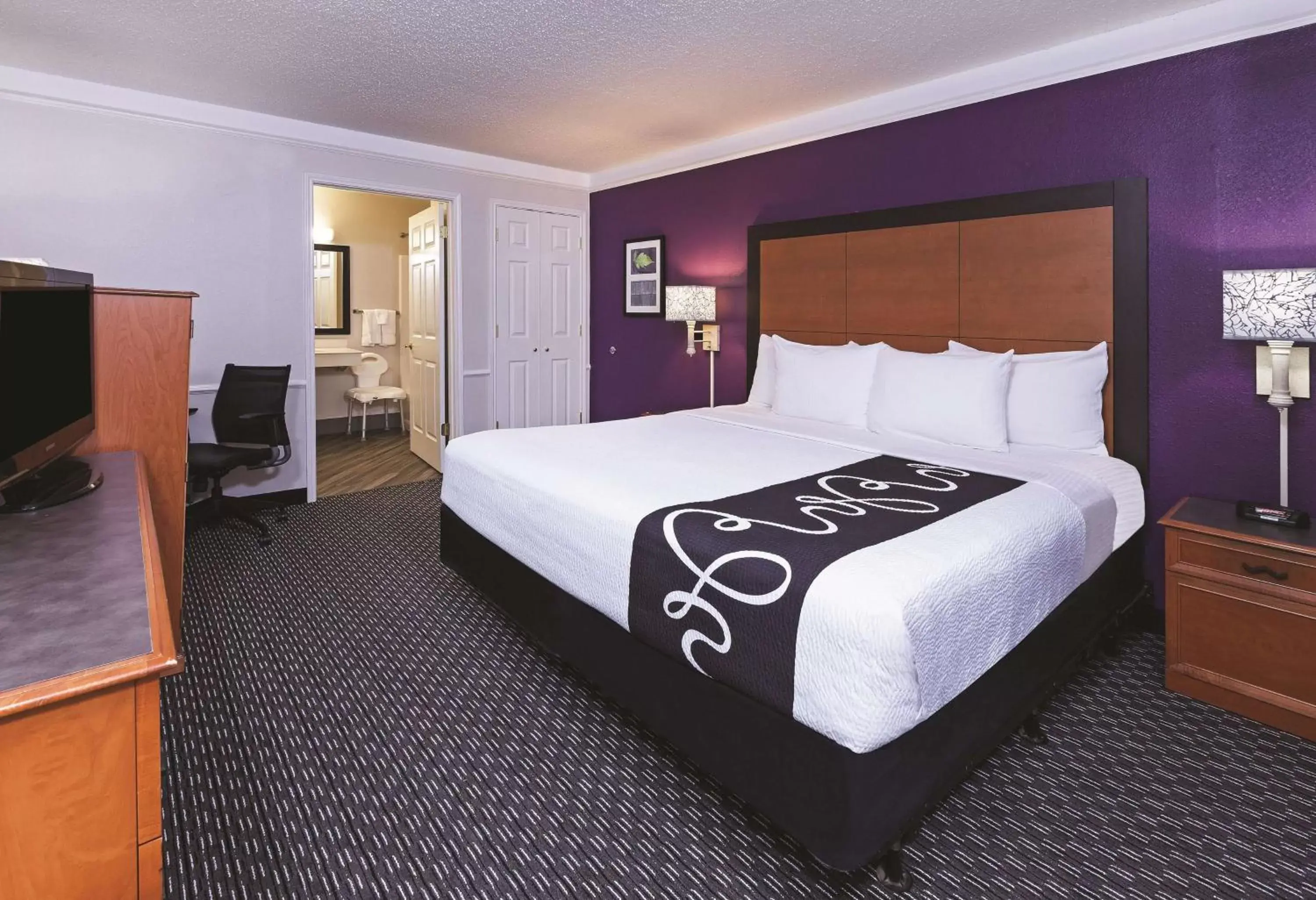 Photo of the whole room, Bed in La Quinta Inn & Suites by Wyndham And Conference Center San Angelo