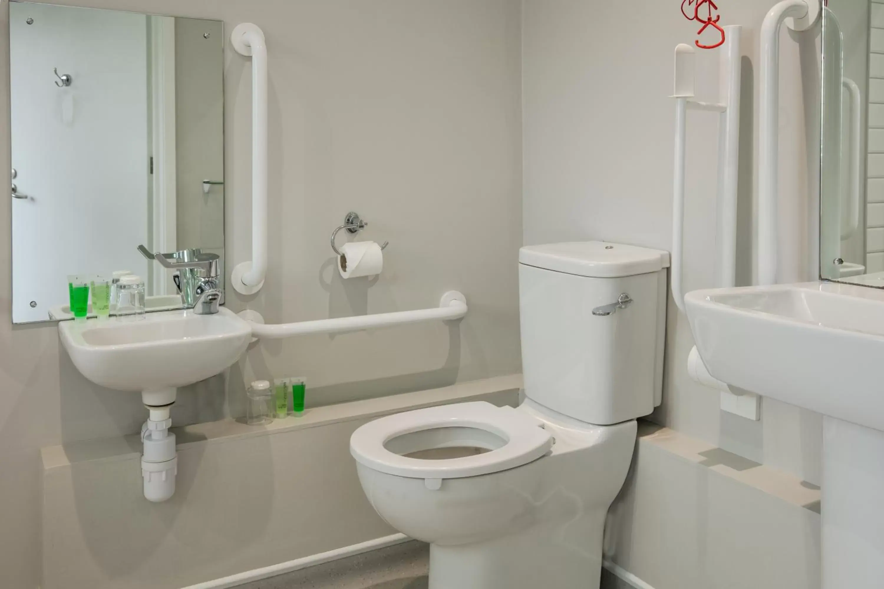 Toilet, Bathroom in George Hotel, Best Western Signature Collection