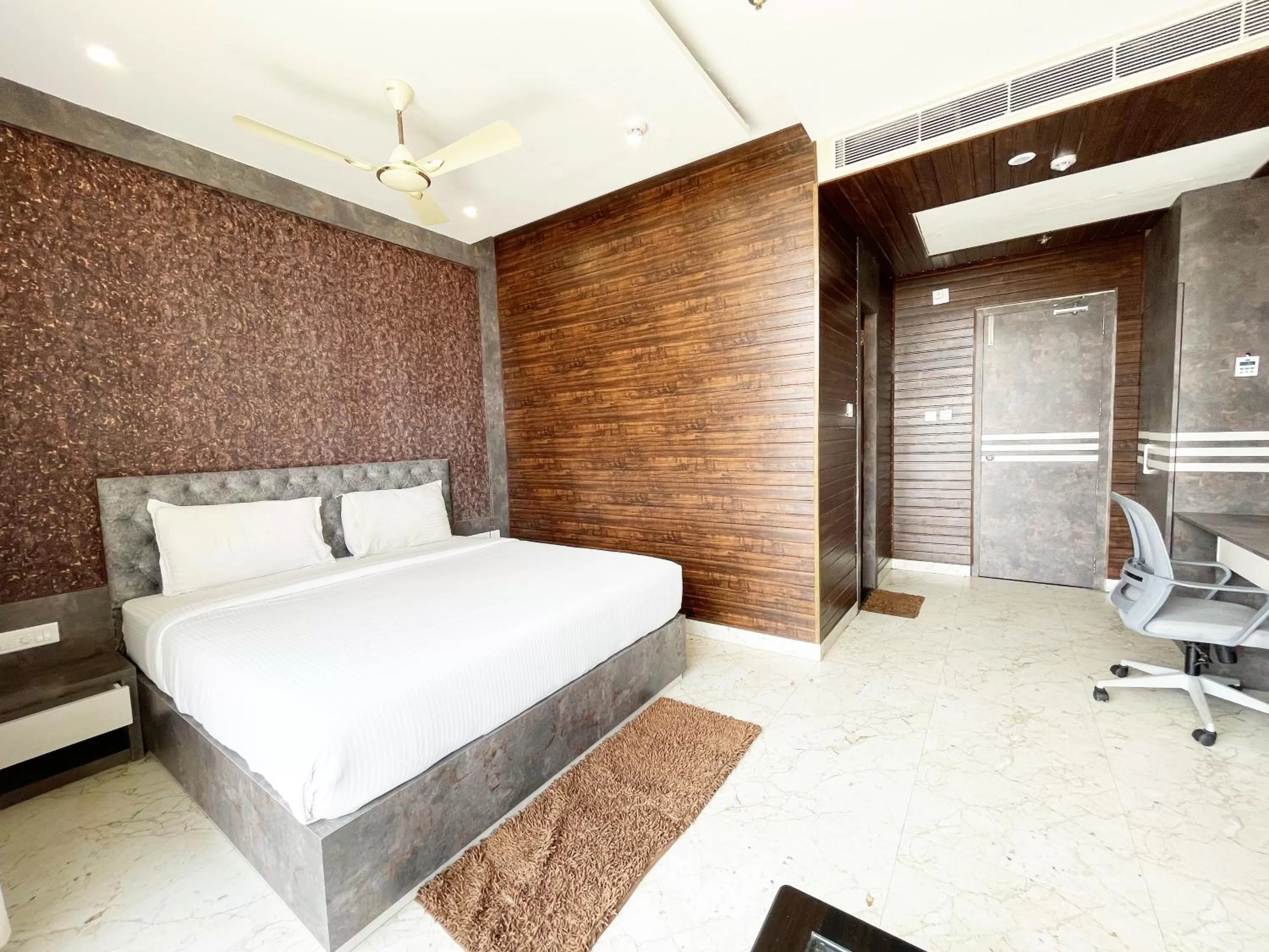 Bed in Hotel TBS sea view ! Puri