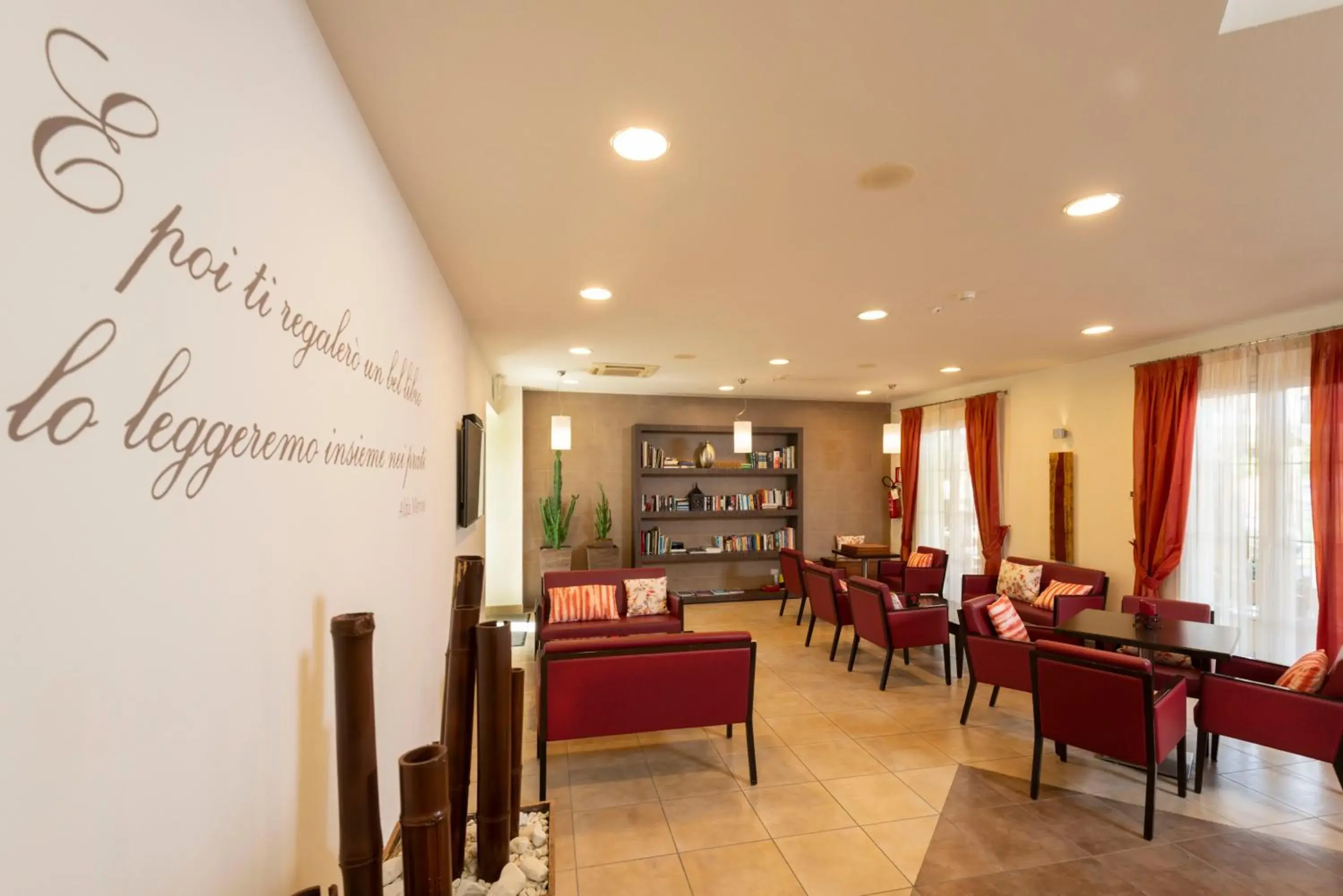 Library, Restaurant/Places to Eat in Accademia Hotel