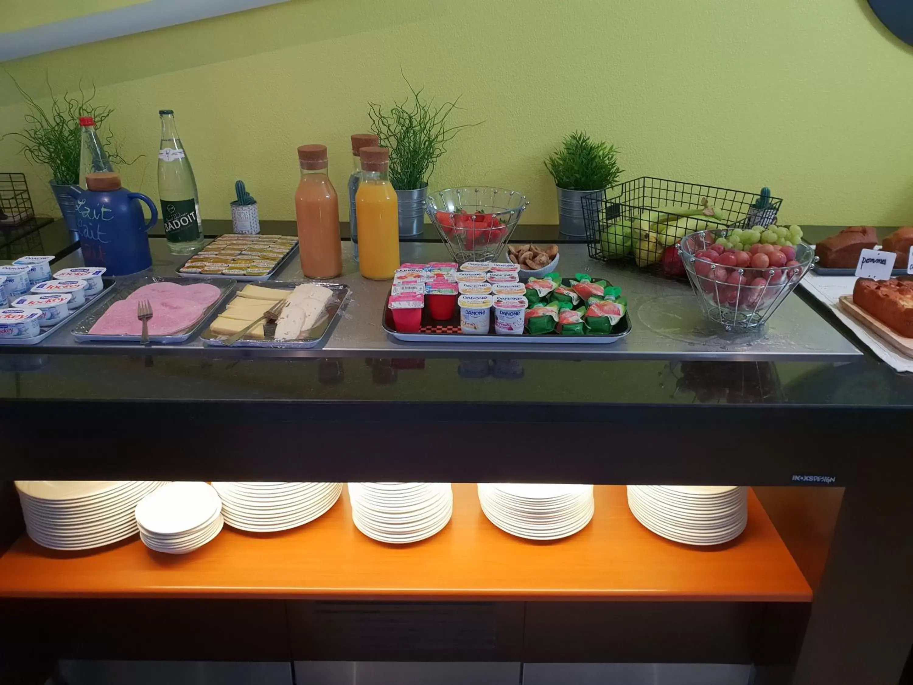 Breakfast in ibis Styles Marseille Plan de Campagne