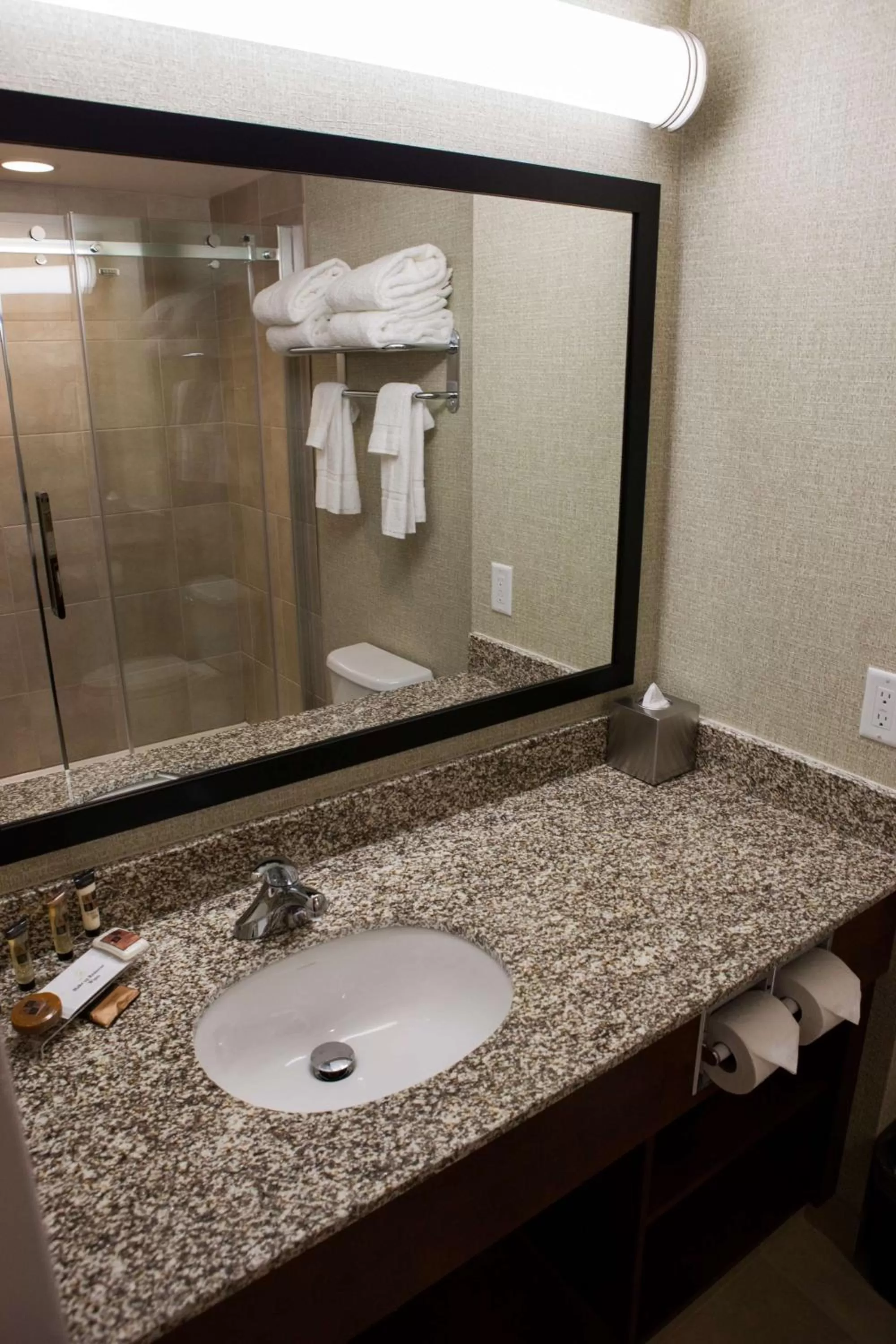 King Suite with Hot Tub - Non-Smoking in Best Western Plus Service Inn & Suites