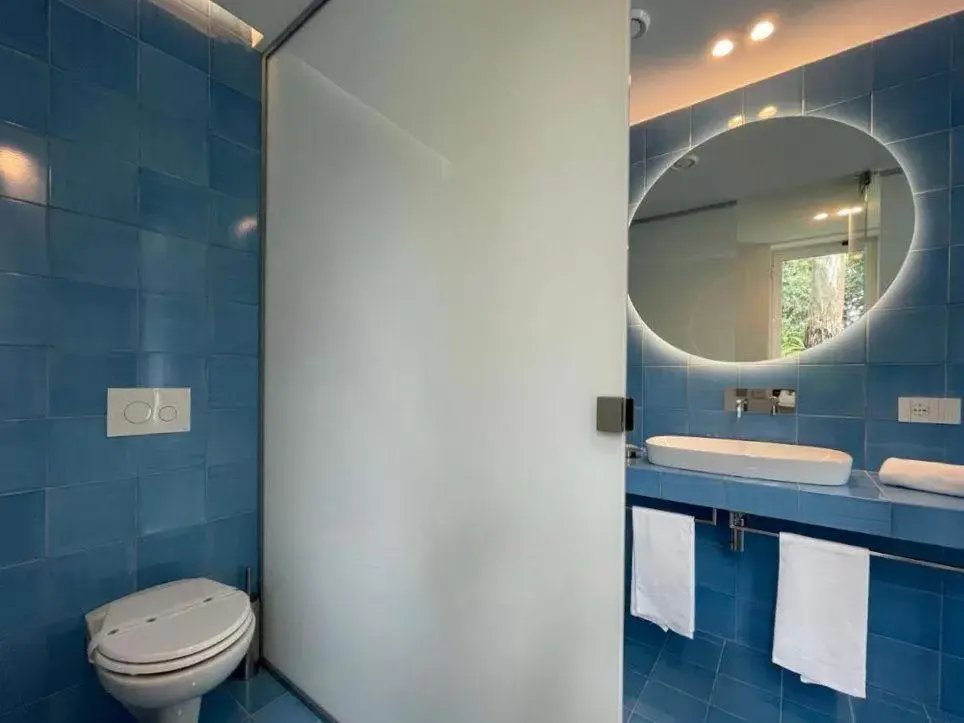 Toilet, Bathroom in Hotel Villa Durrueli Resort & Spa