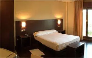 Photo of the whole room, Bed in Euba Hotel