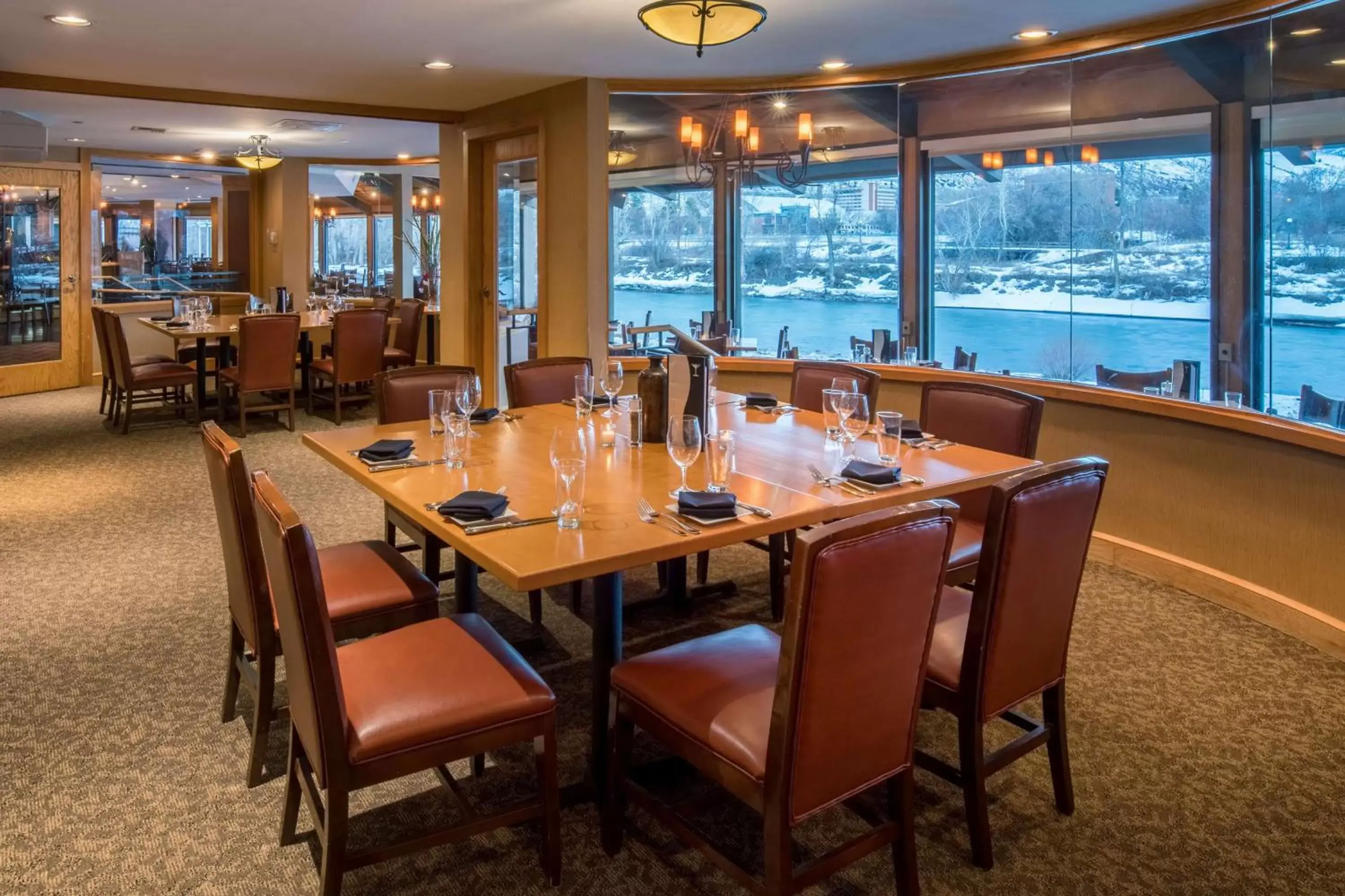 Restaurant/Places to Eat in DoubleTree by Hilton Missoula Edgewater